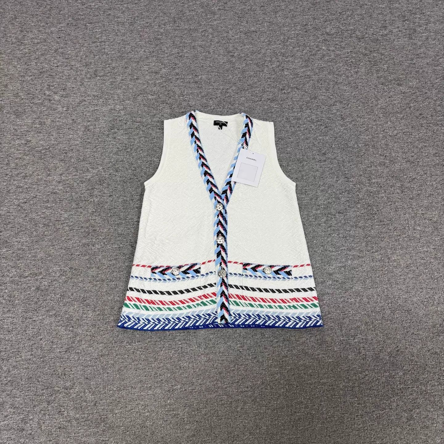 Chanel Chanel White Colorblock Stripe V-neck Sleeveless Tank 36 Size XS / US 0-2 / IT 36-38 - 1 Thumbnail