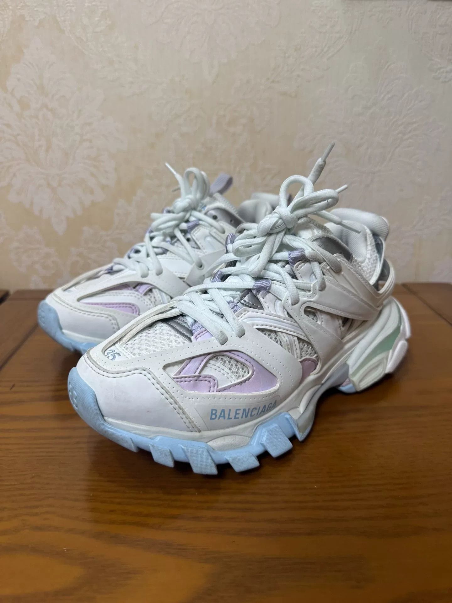 Balenciaga Balenciaga Orange Lowtop Sneakers us_5 Women Size US 5 / IT 35 - 1 Thumbnail