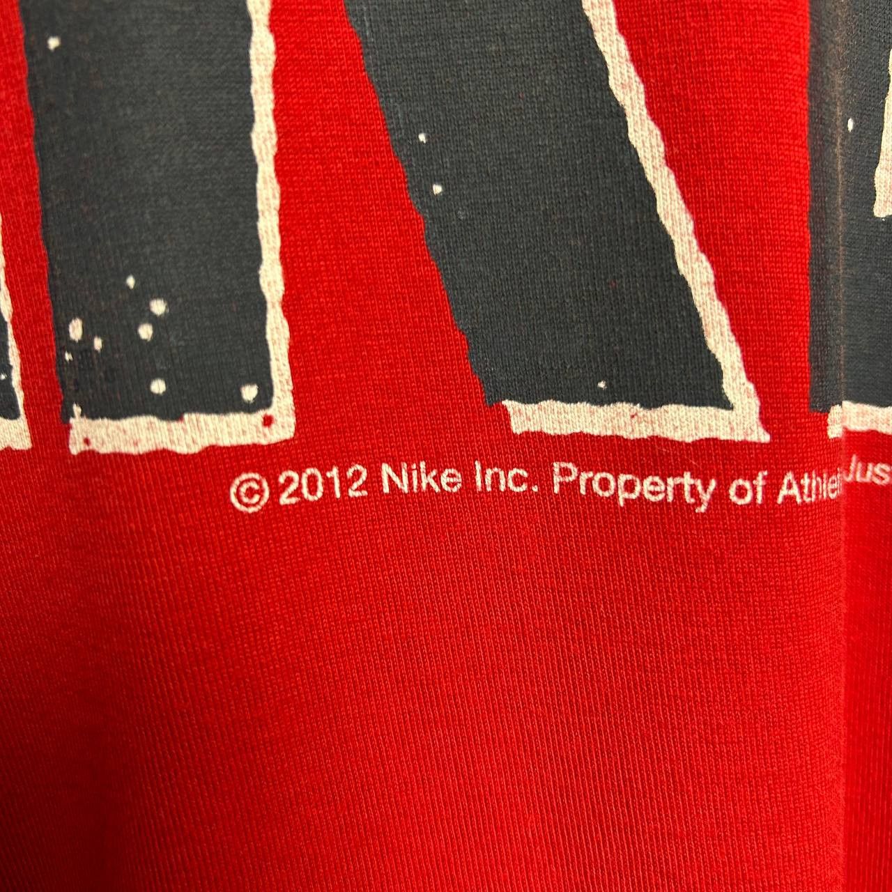 Nike Vintage Nike Big logo 2012 streetwear y2k sport tee Size US L / EU 52-54 / 3 - 4 Thumbnail