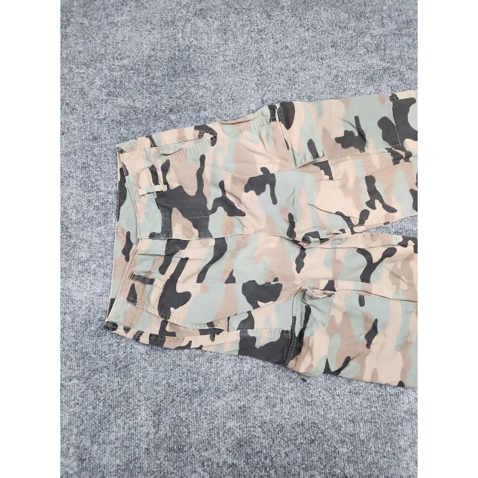 Gap VINTAGE Gap Pants Women 00 Petite Green Camo Army Cargo Military Utility Size 24" / US 00 / IT 34 - 4 Thumbnail