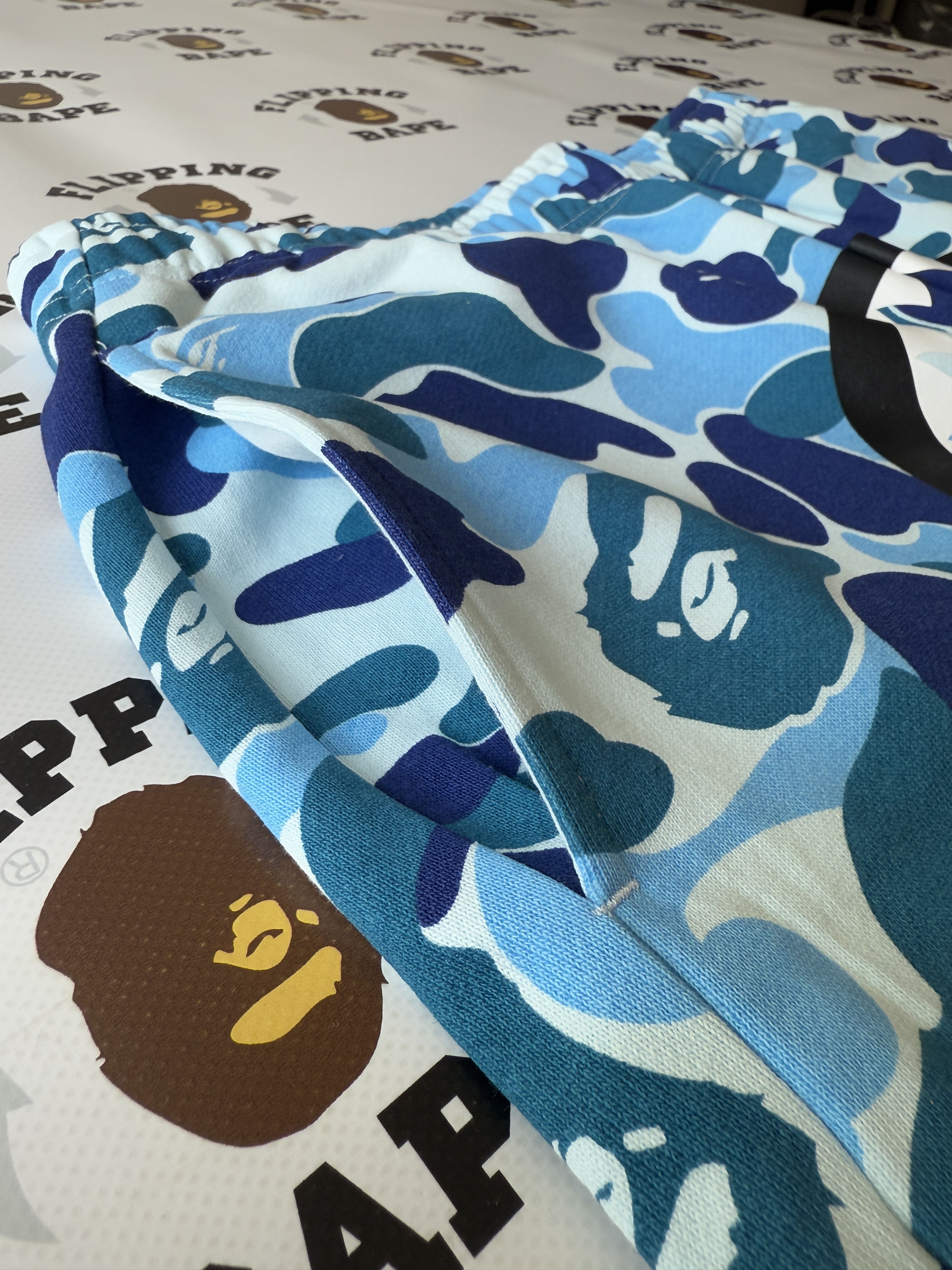 Bape BAPE ABC CAMO SHARK SWEAT SHORTS Size US 36 / EU 52 - 4 Thumbnail