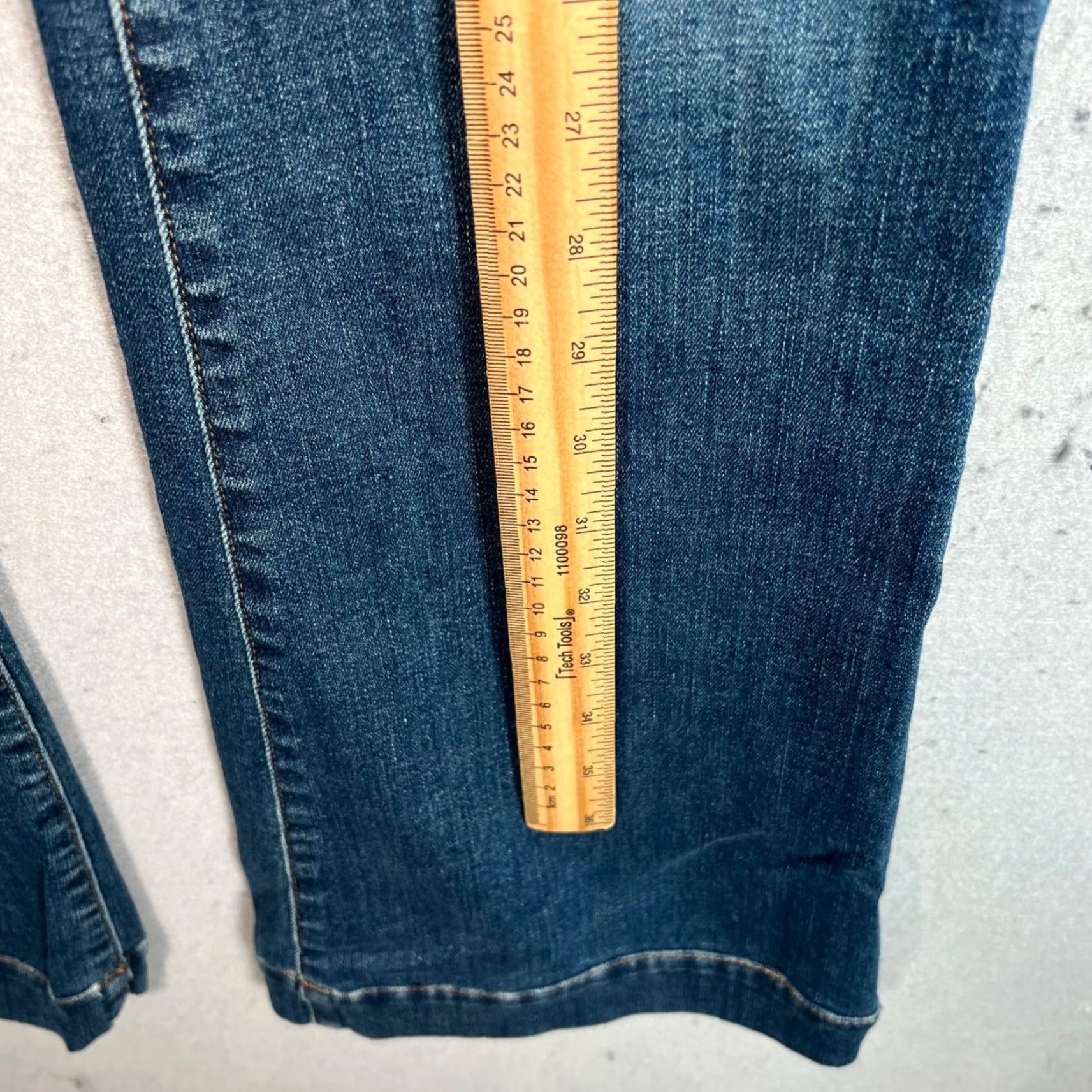 J Brand VINTAGE J Brand Medium Wash Denim Flare Jeans Adult Womens Size 27 Blue Size 27" / US 4 / IT 40 - 6 Thumbnail