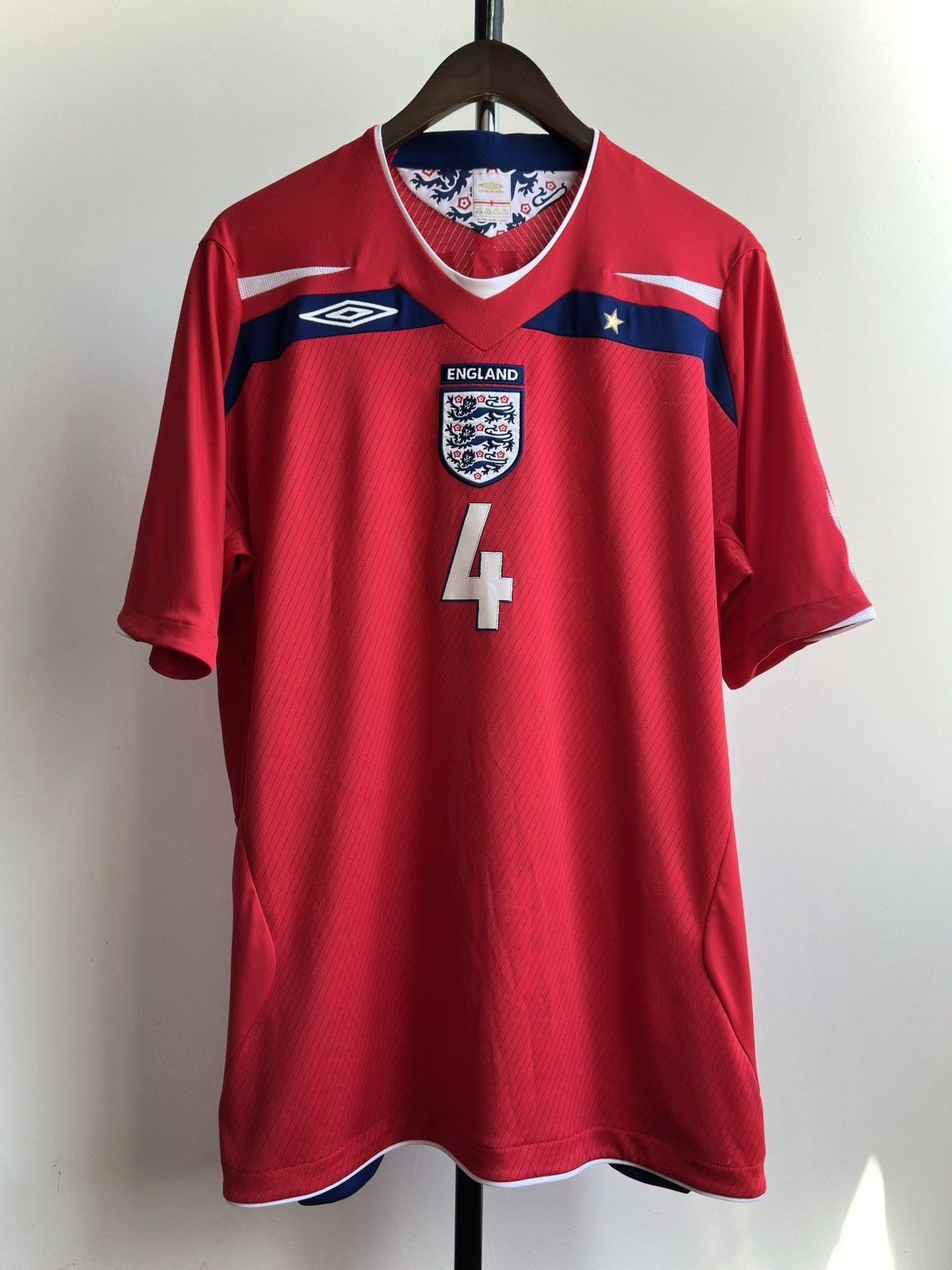 Vintage Umbro England 2008/10 Gerrard #4 Soccer Jersey