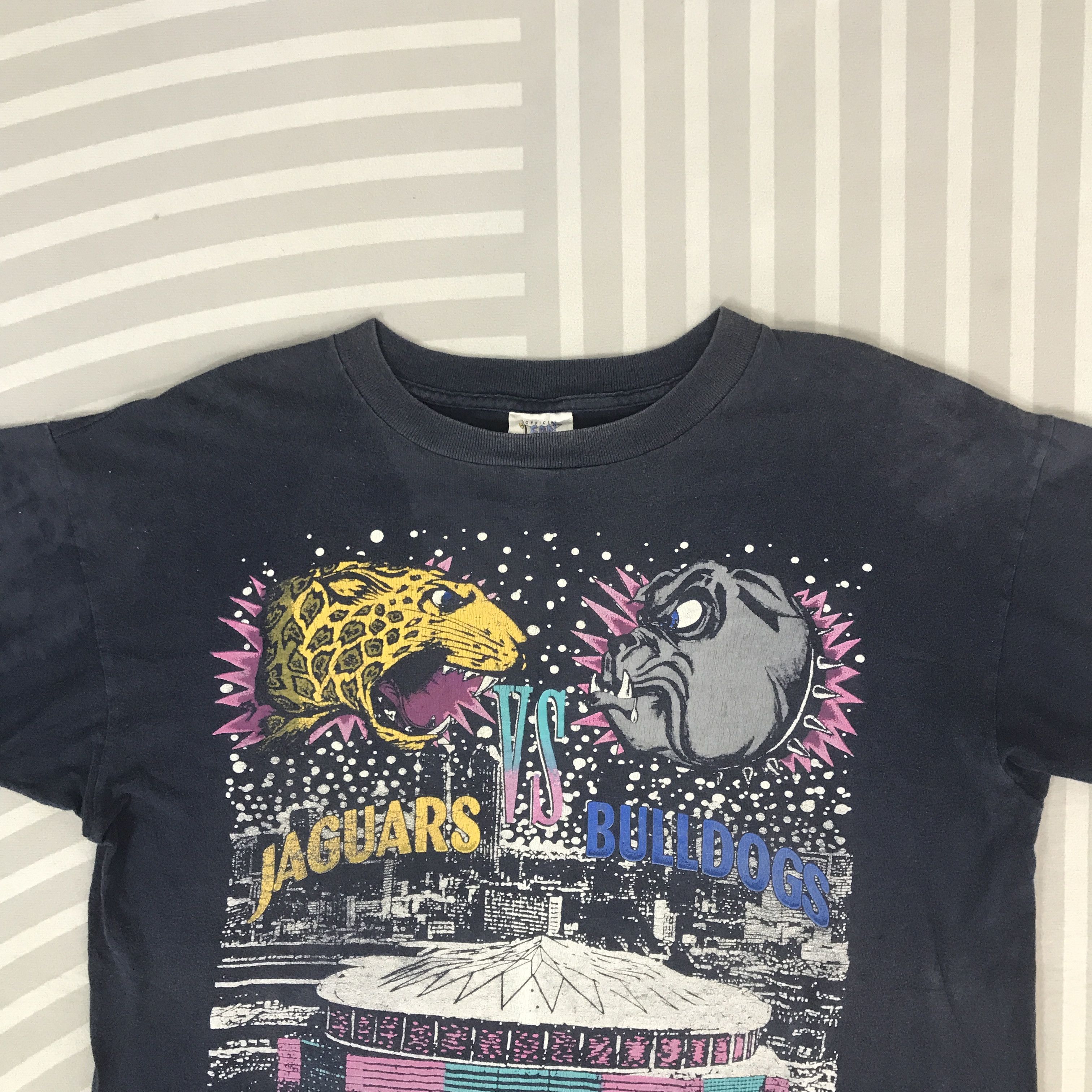 Vintage Vintage Jaguars Vs Bulldogs art design T-Shirt Size US XL / EU 56 / 4 - 2 Thumbnail