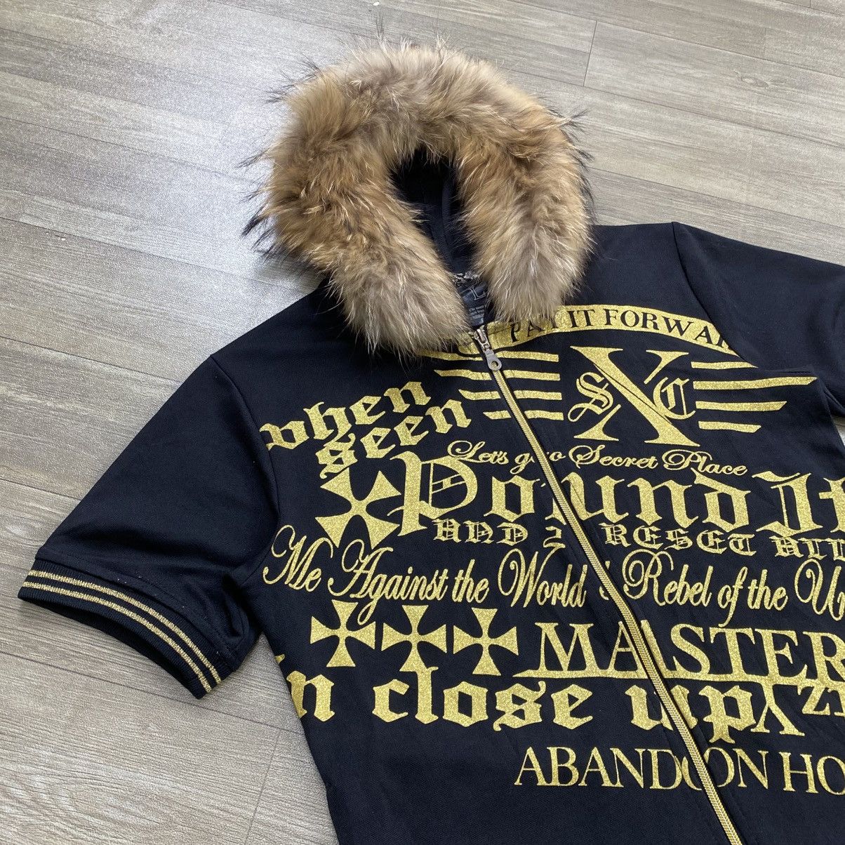 Japanese Brand 2000s Japanese Poem Skulls Cross Grunge Punk Fur Tee Hooded Size US L / EU 52-54 / 3 - 2 Thumbnail