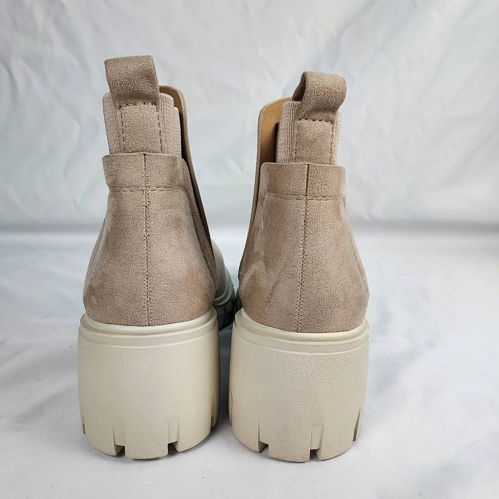 Vintage Soda Beige Faux Suede Chunky Chelsea Ankle Boots Women 5.5 Block Heel Boots Size US 6 / IT 36 - 3 Thumbnail