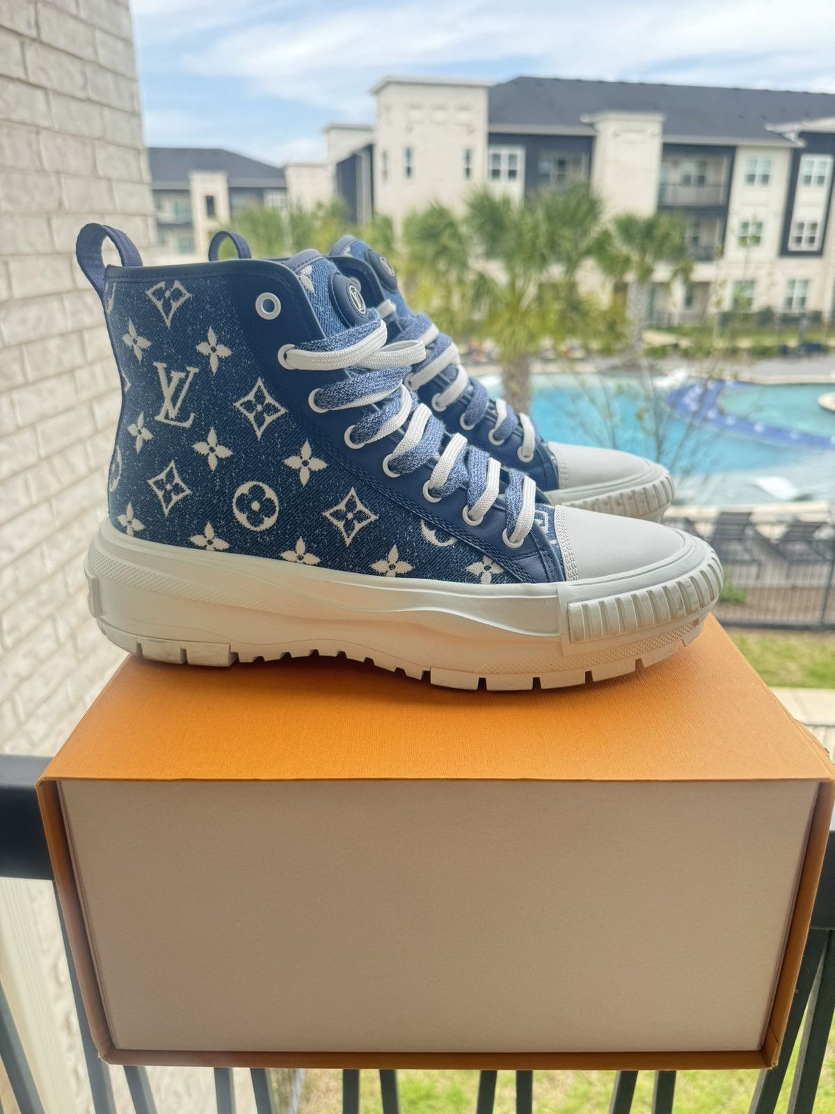 Louis Vuitton Louis Vuitton Monogram Denim Hightop Sneaker Size US 9 / IT 39 - 3 Thumbnail