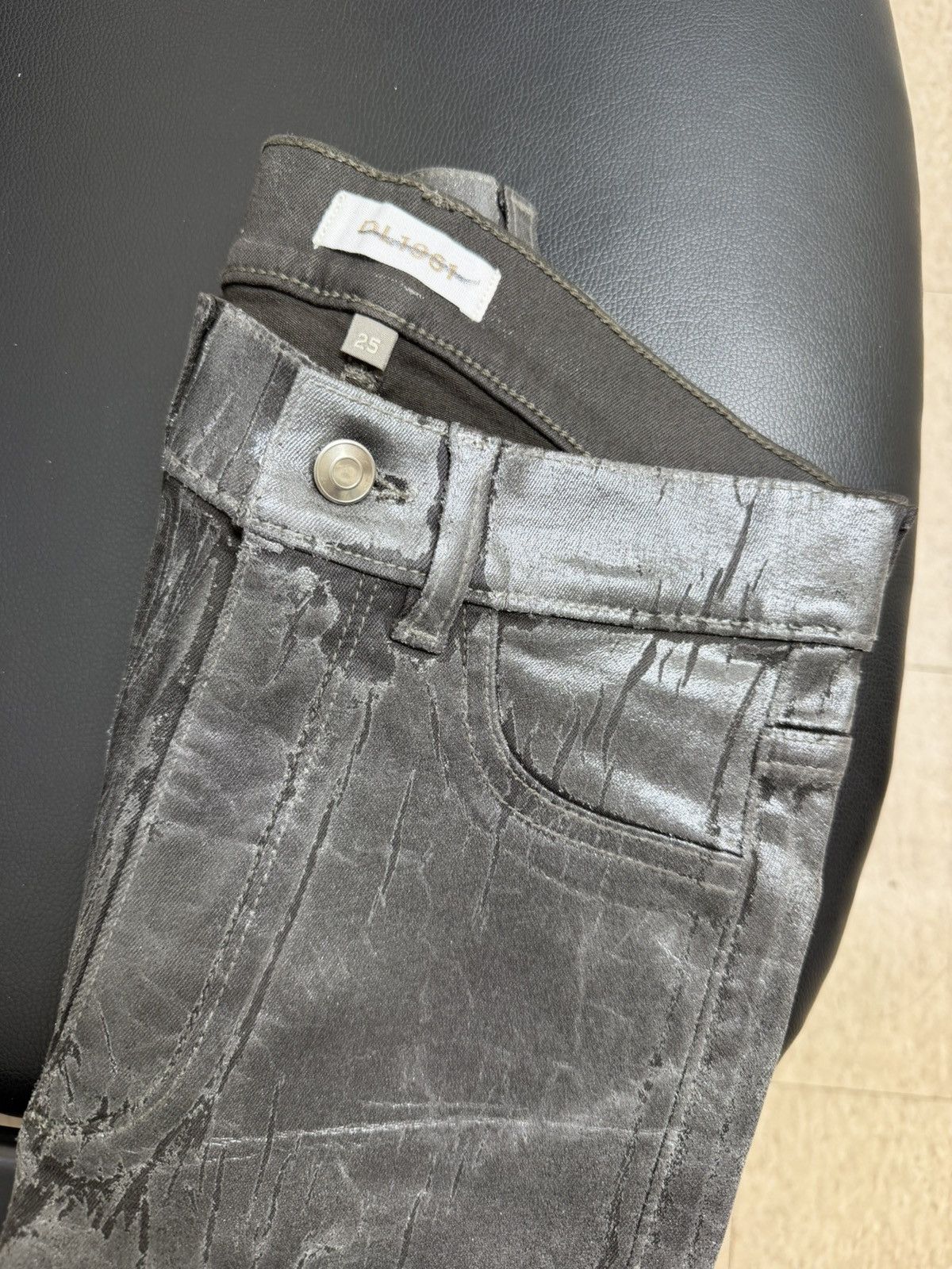 DL1961 Grey DL1961 leather pants metallic design Size 25" / US 0 / IT 36 - 3 Thumbnail