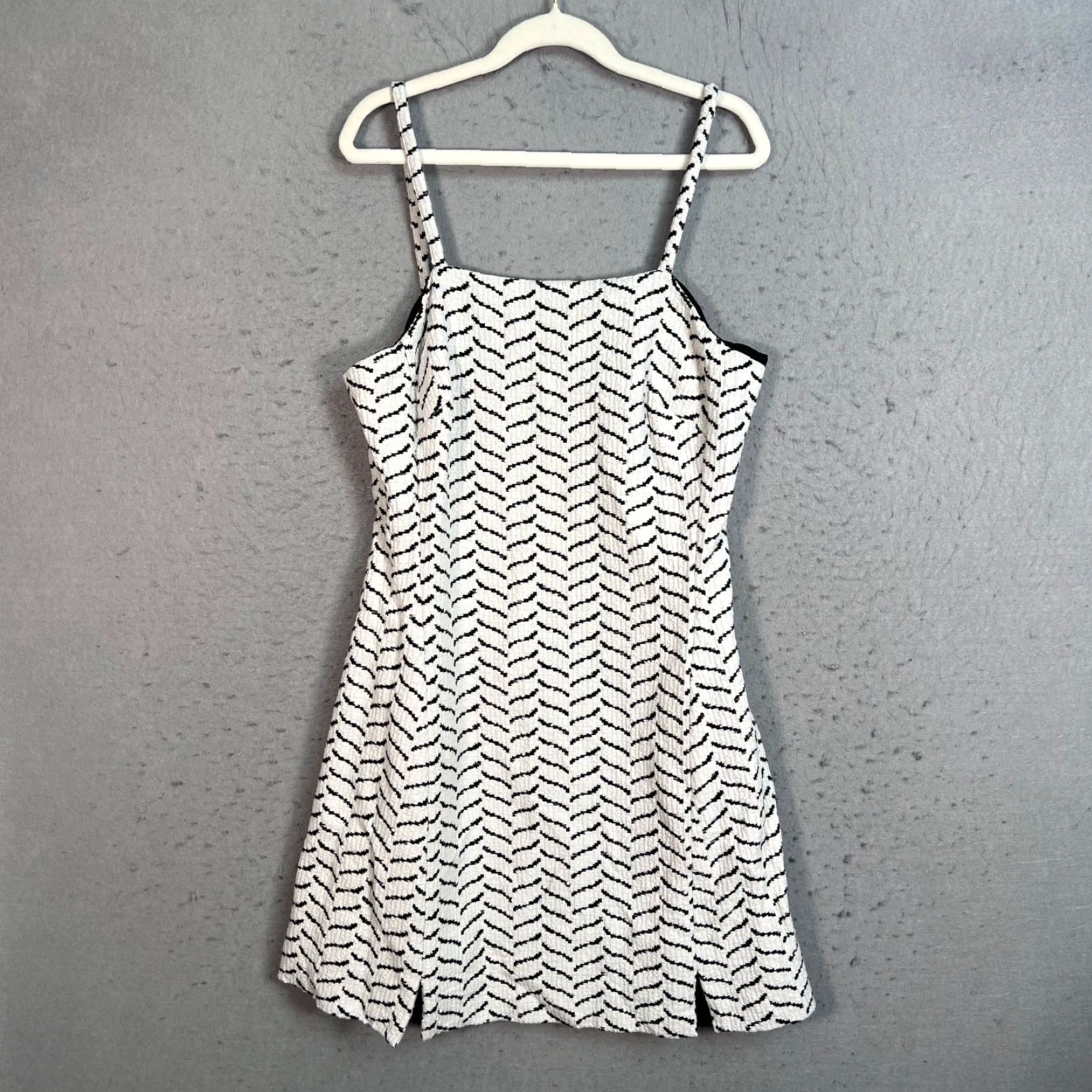 AYR AYR Womens Dress Mini Chevron Textured Black White Sleeveless Casual Size 2 Adult Womens 2 White Chevron Mini Dress AYR Women’s Apparel Size XS / US 0-2 / IT 36-38 - 2 Thumbnail