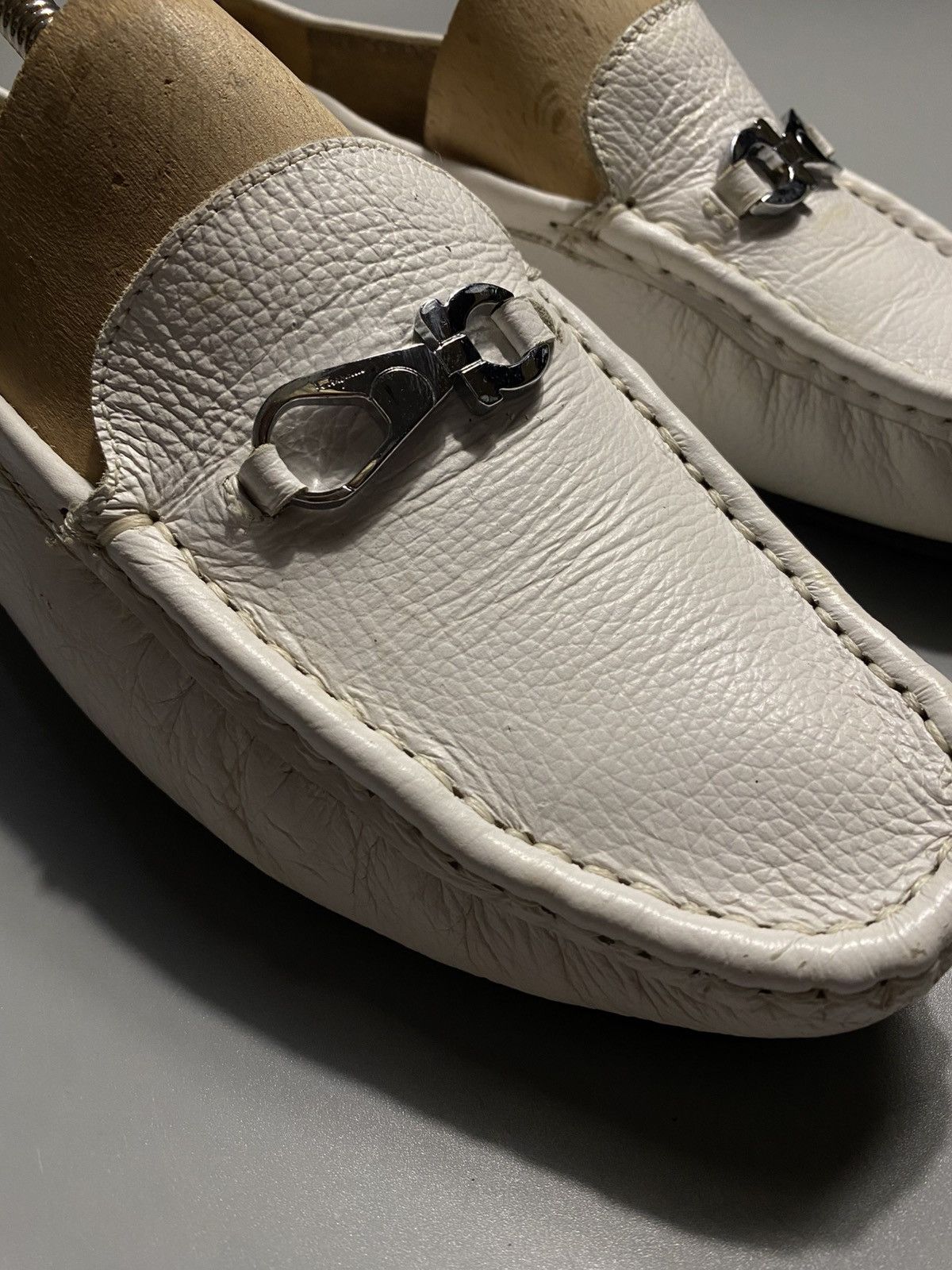 Salvatore Ferragamo Salvatore Ferragamo white leather loafers shoes Size US 9 / IT 39 - 2 Thumbnail
