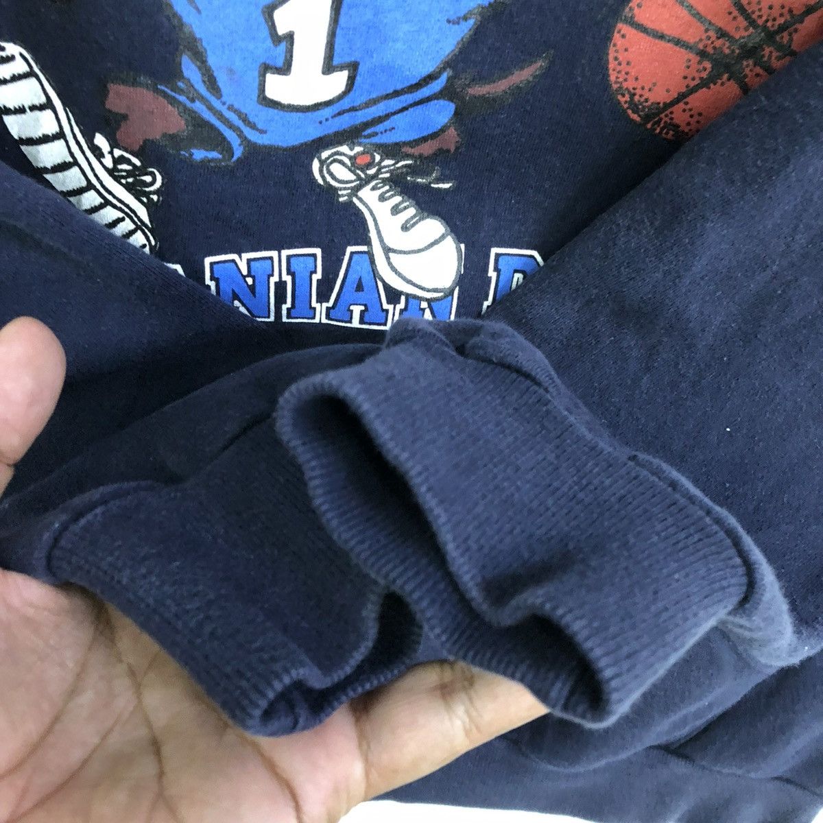 Warner Bros VTG Warner bros Tasmanian Devil Basketball DUKE Univ Hoodie Size US M / EU 48-50 / 2 - 6 Thumbnail