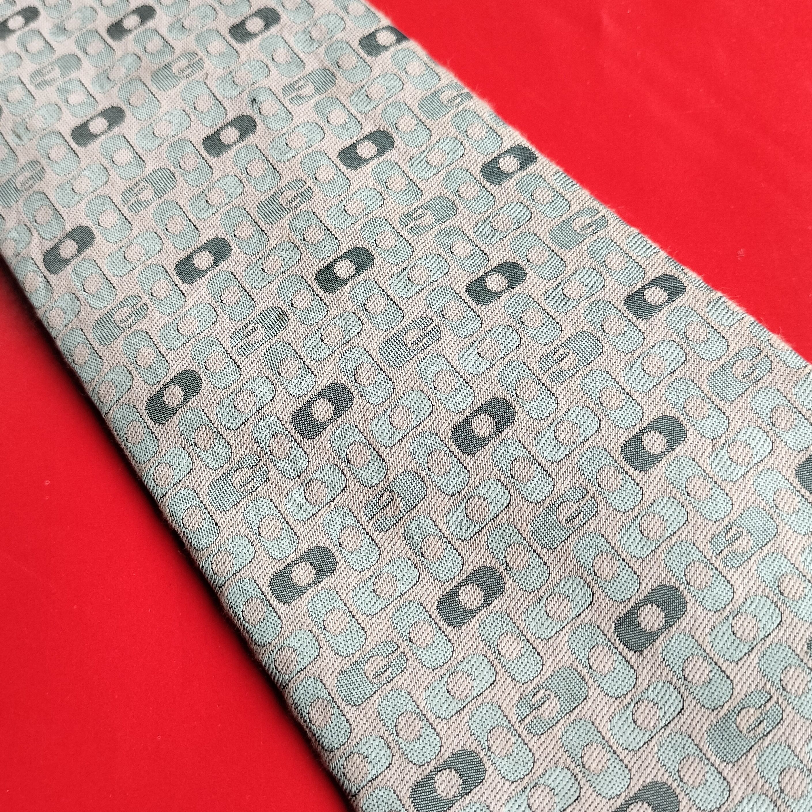 Gucci Early 2000 Gucci tom ford era font tie Size ONE SIZE - 5 Thumbnail