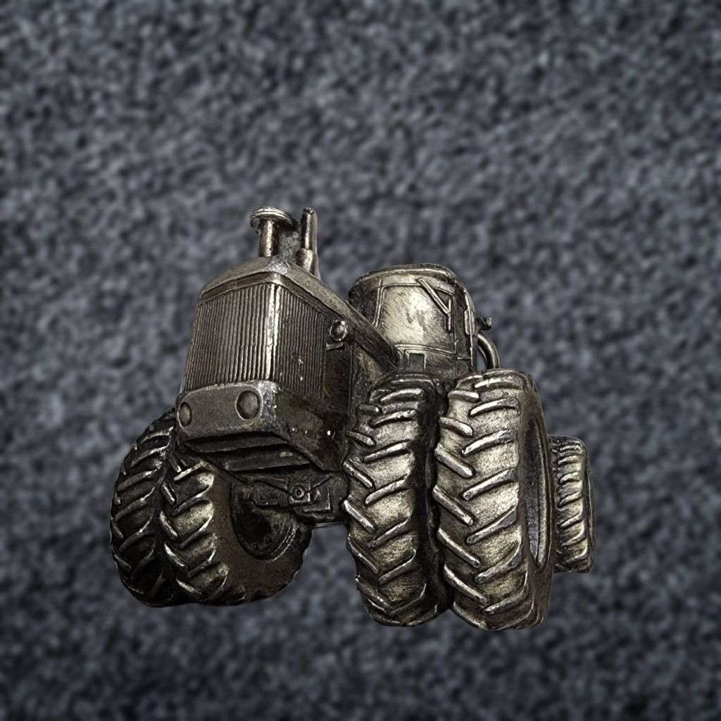 VINTAGE 1980 3D Metal Tractor Belt Buckle Tractor Pewter Mens Belt Buckle Silver 80s Tractor Vintage