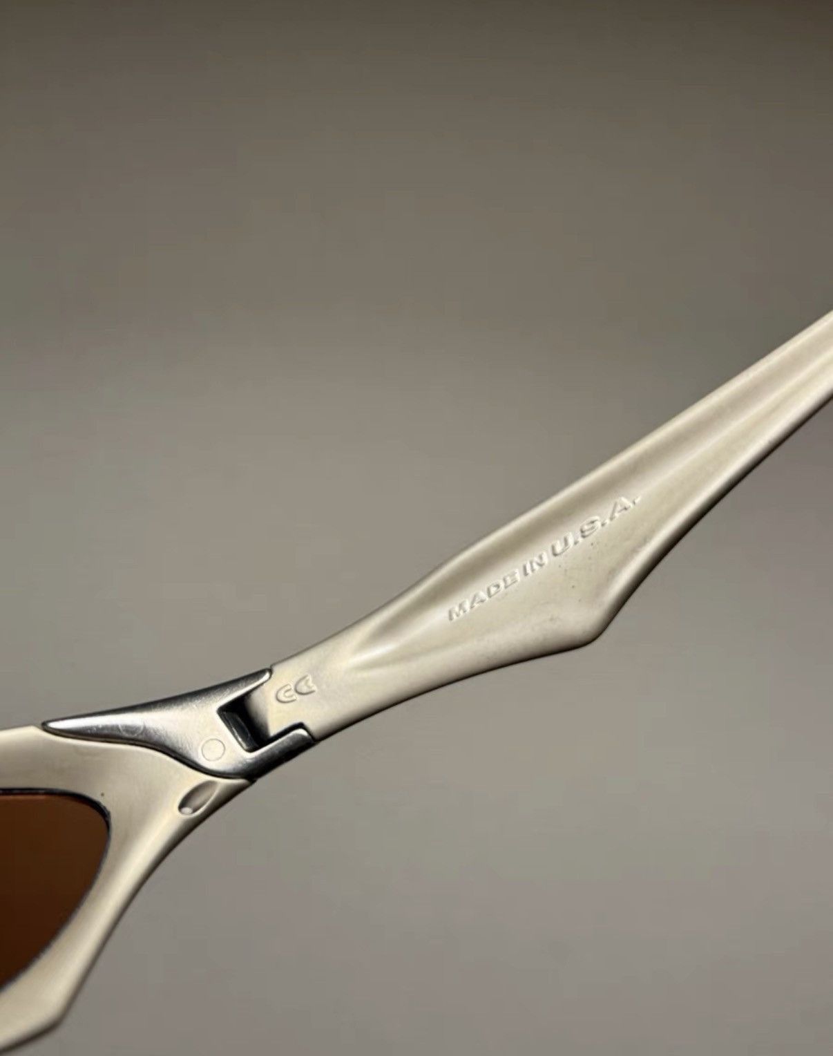 Oakley Gold Tinted Lens Oval Sunglasses Size ONE SIZE - 7 Thumbnail