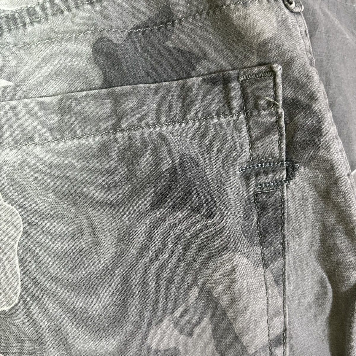 Diesel × Vintage Vintage Diesel Camouflage Baggy Pants Size US 32 / EU 48 - 13 Thumbnail
