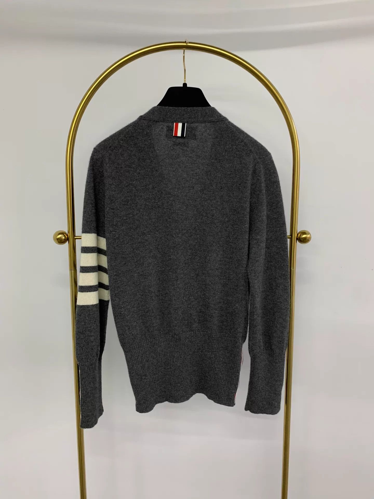 Thom Browne Thom Browne Classic Gray V-neck Cashmere Cardigan 40 New Size S / US 4 / IT 40 - 3 Thumbnail