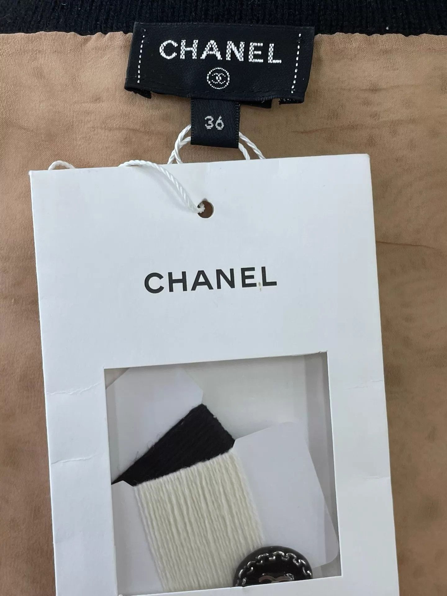 Chanel Chanel One-Shoulder Cashmere Dress B&W Colorblocked 36 Size XS / US 0-2 / IT 36-38 - 4 Thumbnail