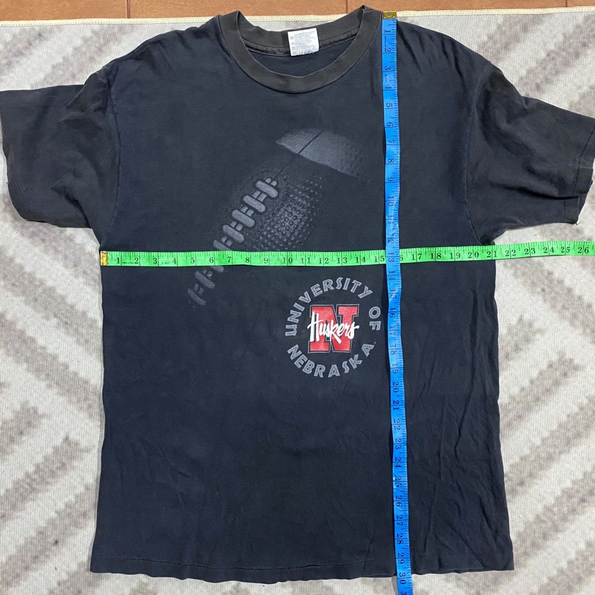 NFL Vintage 90s NEBRASKA CORNHUSKERS FOOTBALL T-shirt Size US L / EU 52-54 / 3 - 7 Thumbnail