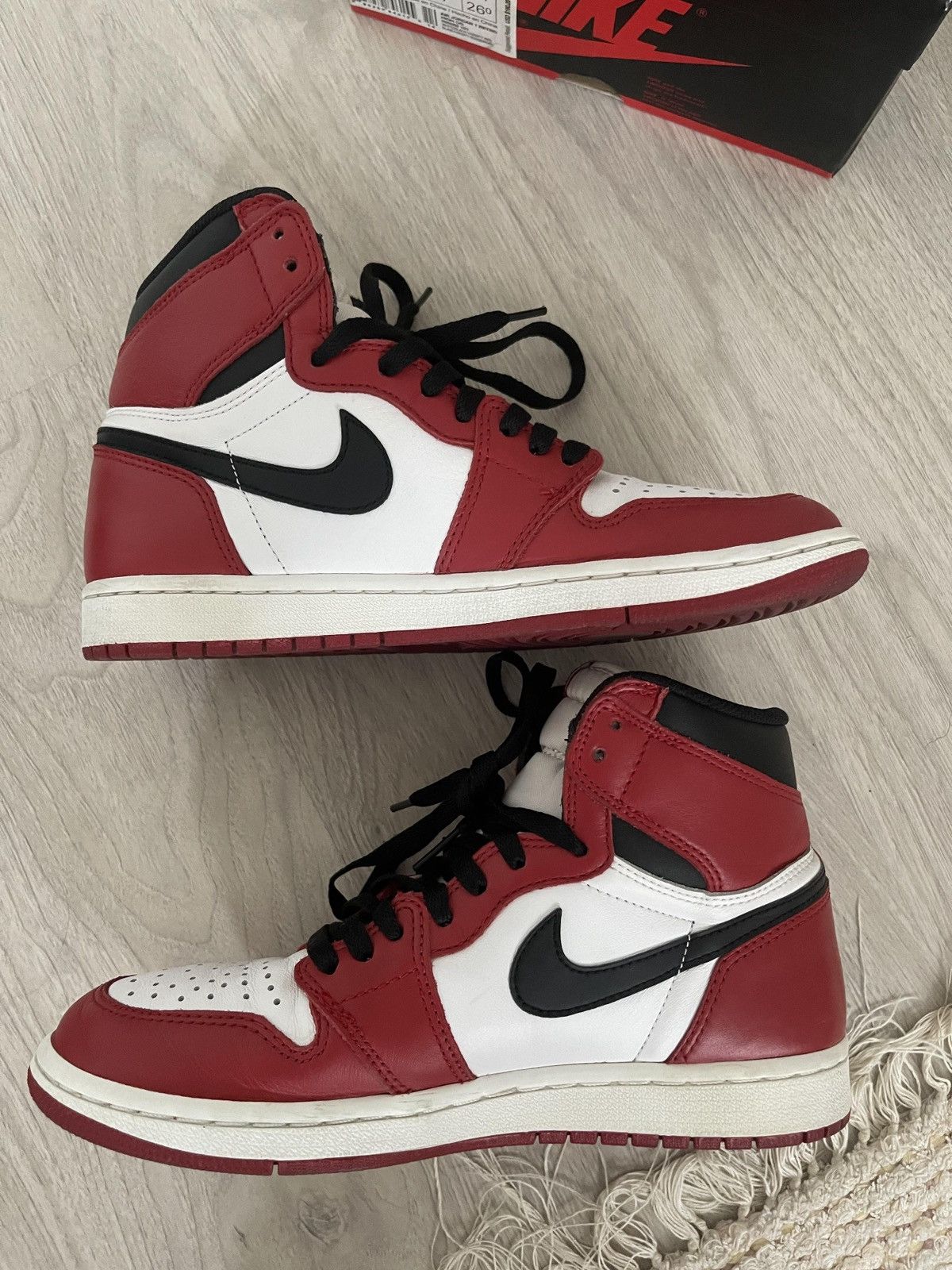 Jordan Brand × Nike Jordan 1 Chicago “2015 Size US 8 / EU 41 - 2 Thumbnail