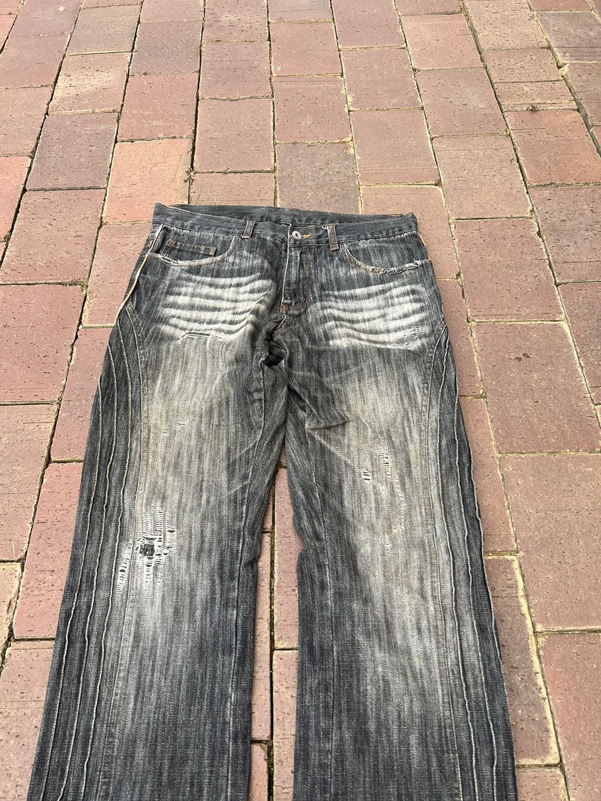 Japanese Brand LAV DISTRESSED JEANS VERY RARE Size US 31 - 4 Thumbnail