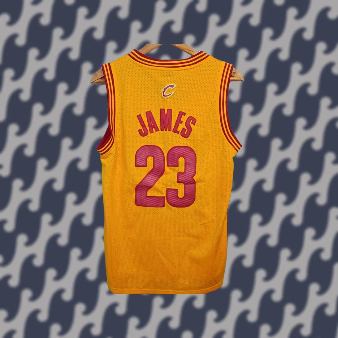 NBA Cleveland Cavaliers Lebron James Jersey #23 NBA Sports Cavs Yellow Tank XS Unisex Adults Sleeveless Jersey Sports/Activewear NCAA Size US XS / EU 42 / 0 - 1 Thumbnail