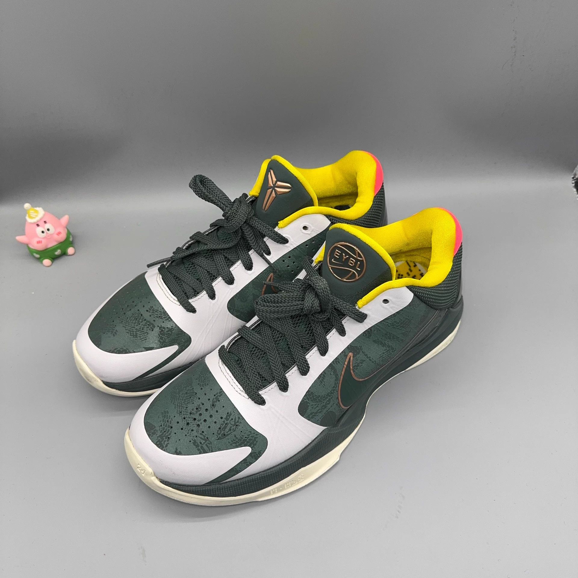 Nike Nike Kobe 5 Bucks Gray Green Size US 9.5 / EU 42-43 - 1 Thumbnail