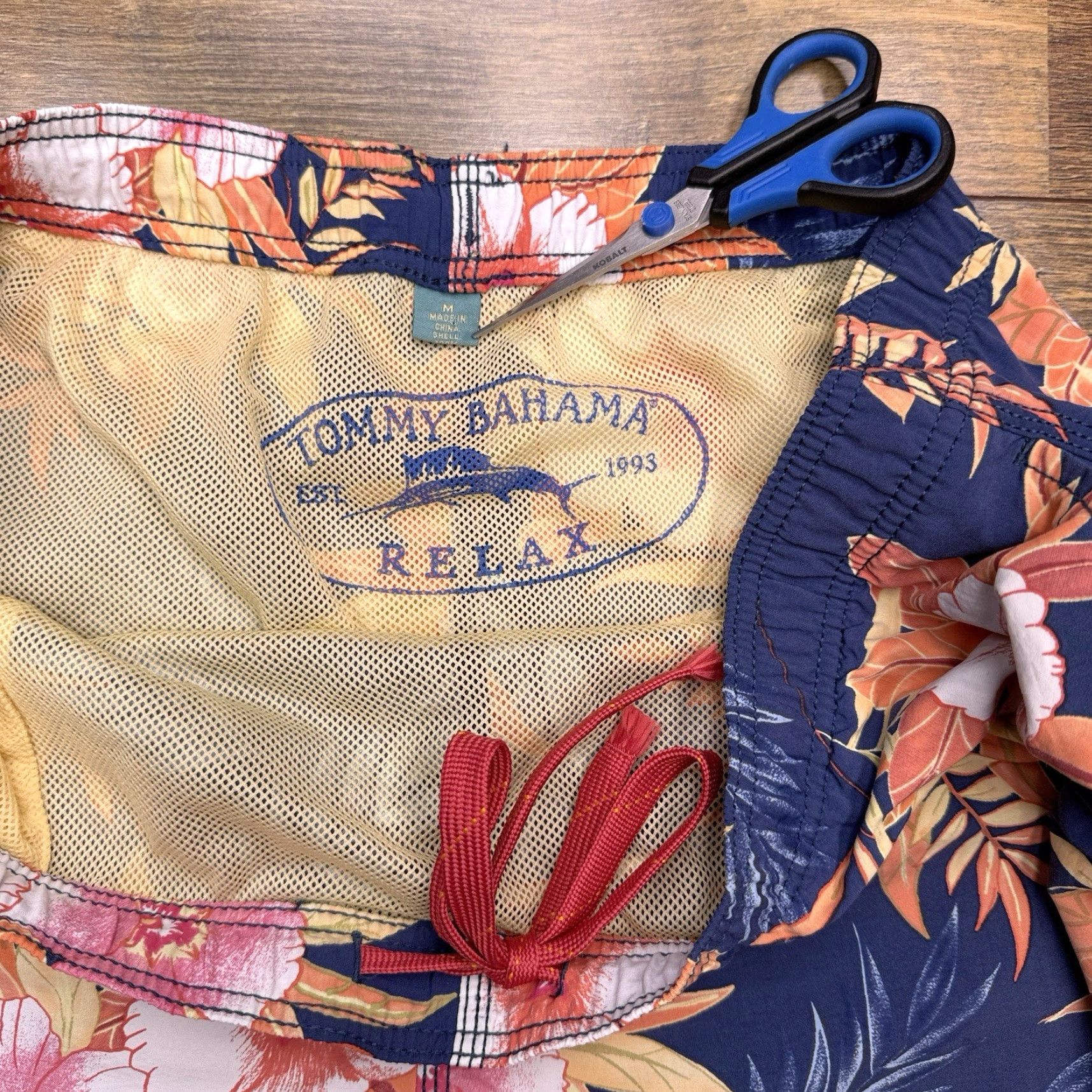 Tommy Bahama Tommy Bahama Swim Trunks Mens M Navy Flowers Relax Drawstring Trunks Flowers Navy Blue Flower 2000s? Size ONE SIZE - 4 Thumbnail