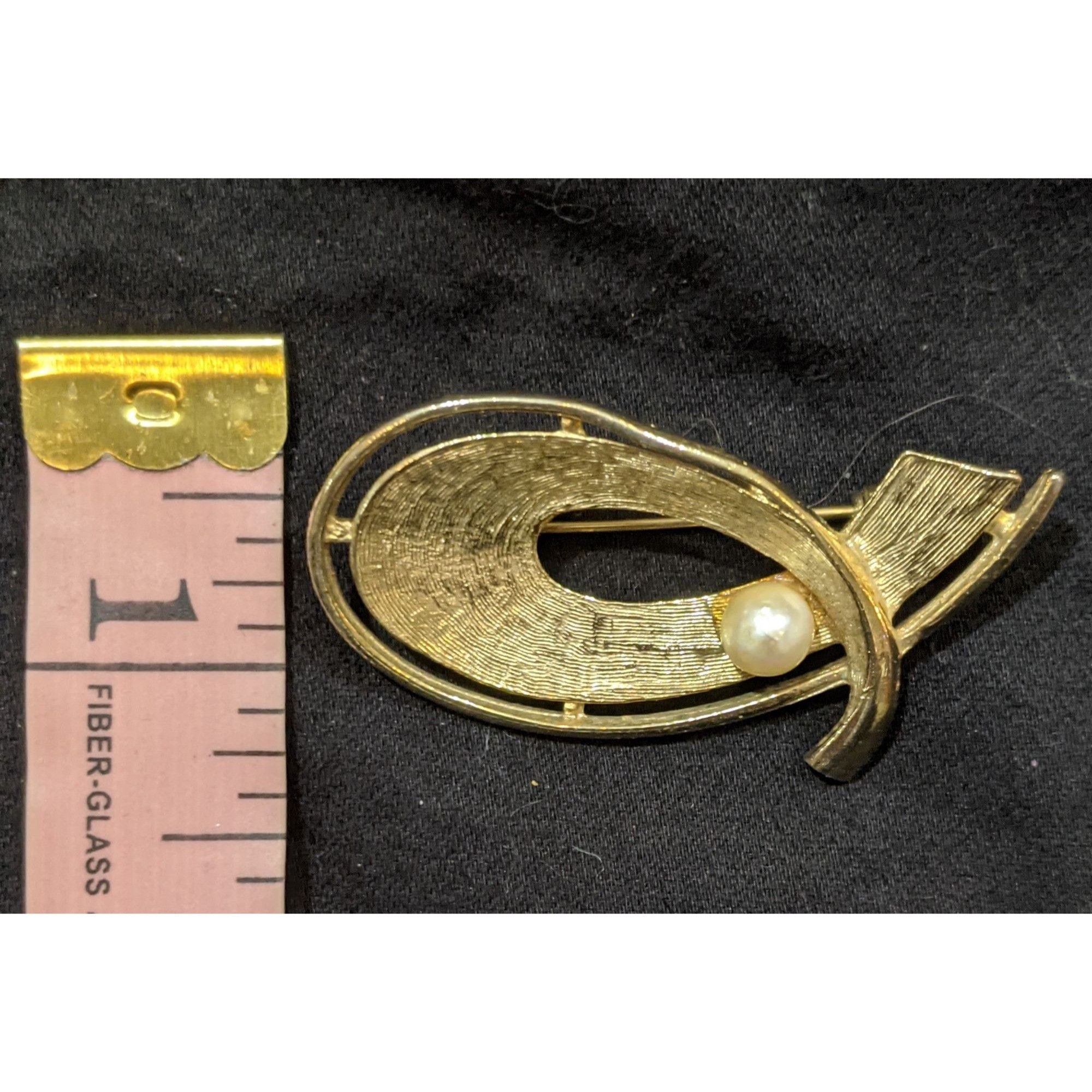 Other Vintage Gold Tone Textured Brooch With Faux Pearl Accent Size ONE SIZE - 3 Thumbnail