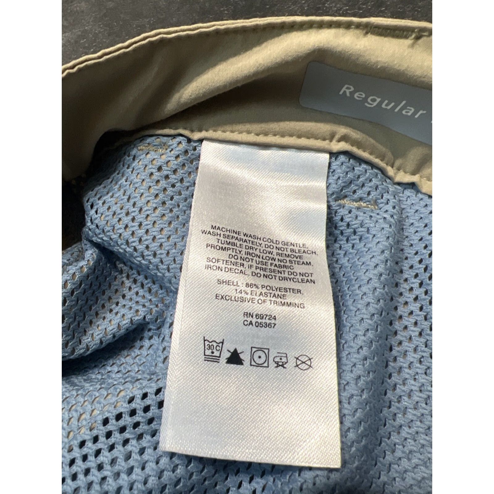 Vintage Columbia Mens Shorts Beige 38 Polyester Blend Chino Casual Outdoor Breathable Zip Pocket 8in Inseam Regular Waist 38 Logo Size US 38 / EU 54 - 6 Thumbnail