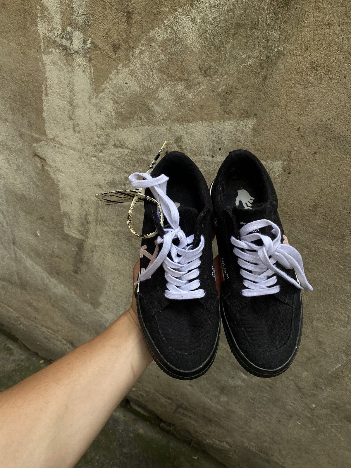Off-White Off-White Low Sneakers Size US 9 / IT 39 - 2 Thumbnail