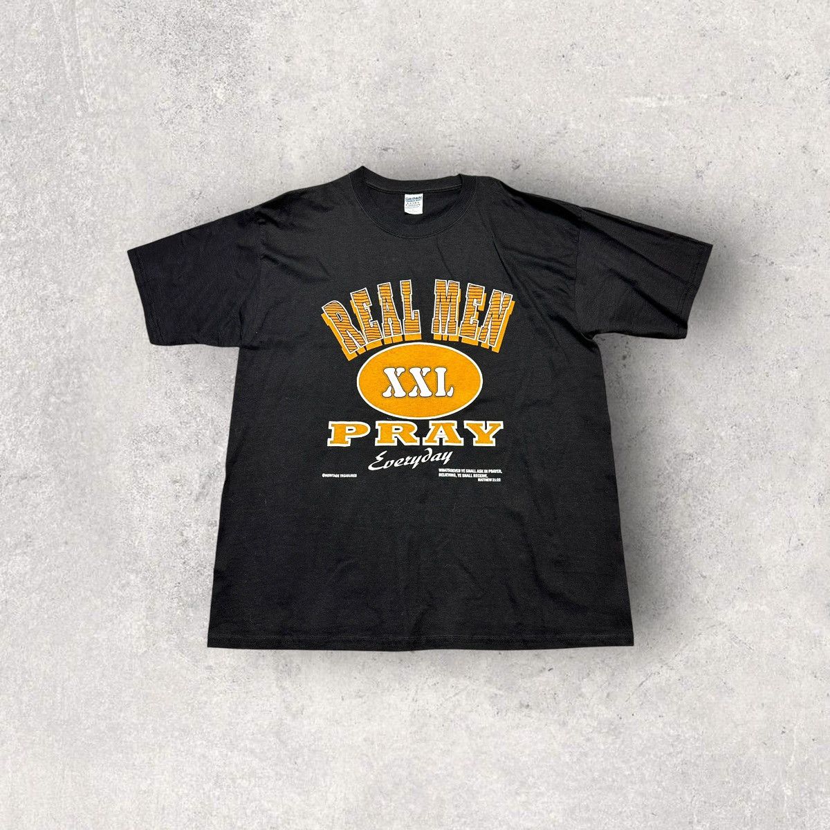 Gildan × Vintage Vintage Real Men Pray tee Size US XL / EU 56 / 4 - 1 Thumbnail