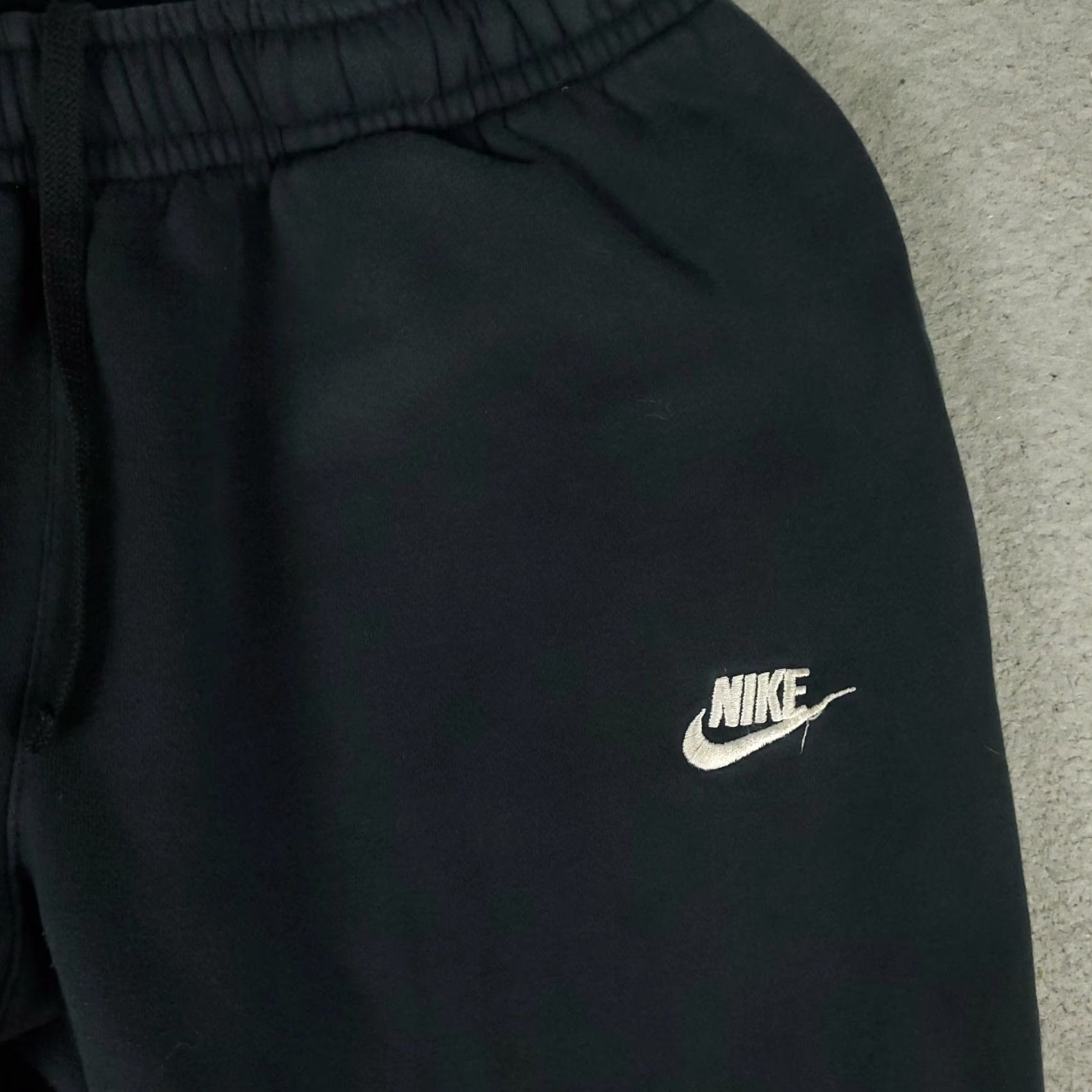 Nike Nike Mens Large Black Fleece Sweatpants Swoosh Joggers Pants/Activewear/Workout Size US 33 - 3 Thumbnail