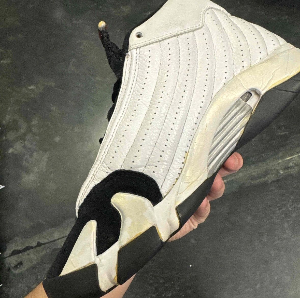 Jordan Brand Jordan 14 Black Toe (2006) Size US 10 / EU 43 - 8 Thumbnail