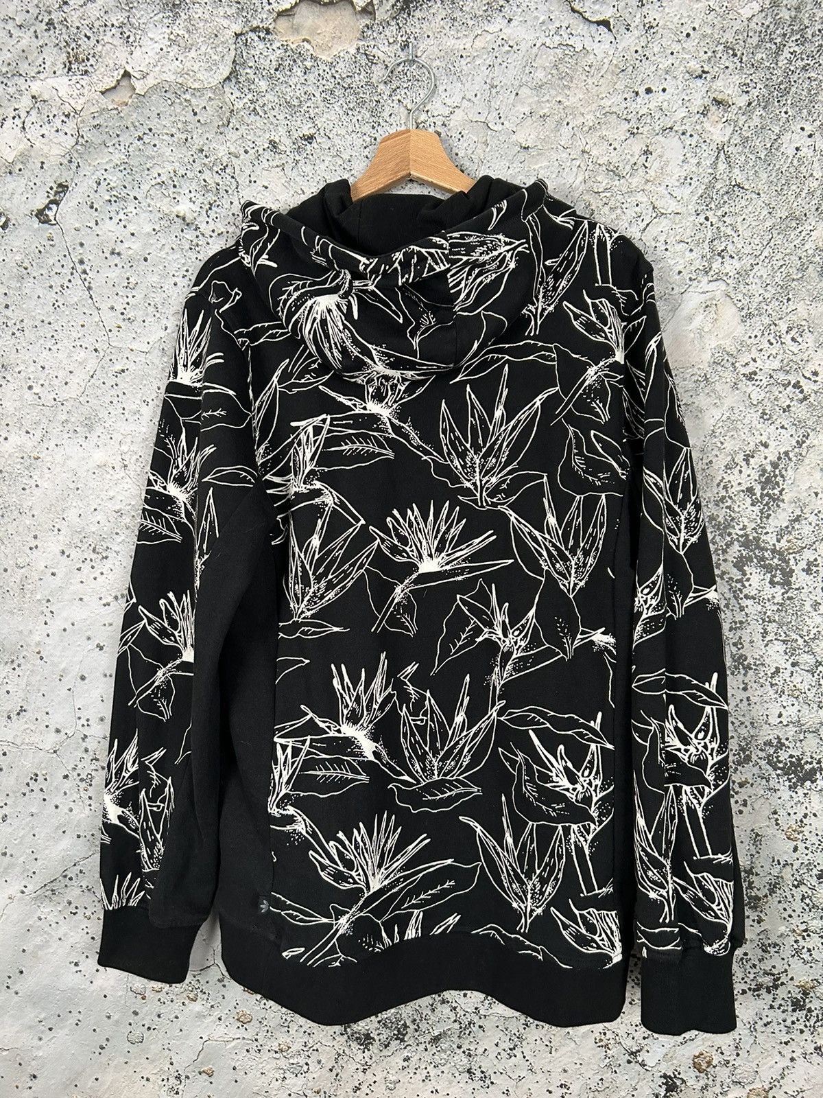 Adidas Adidas Sketch Flowers Hoodie Sweatshirt Streetwear Hype Size US M / EU 48-50 / 2 - 4 Thumbnail