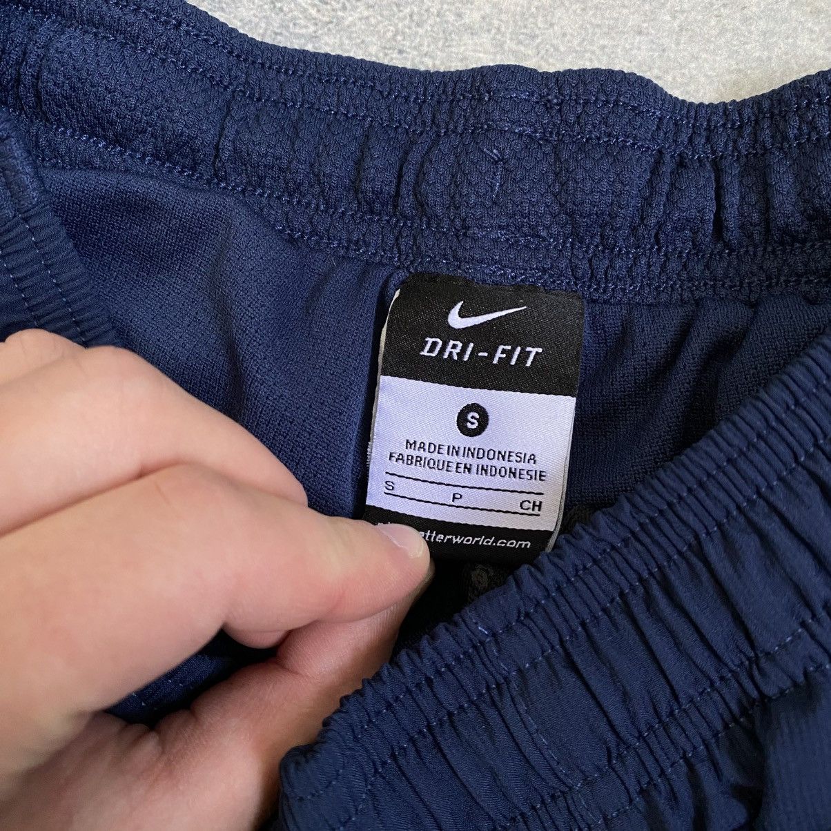 Nike Nike Vintage Barcelona Track pants Drill nylon Y2K joggers Size US 30 / EU 46 - 12 Thumbnail