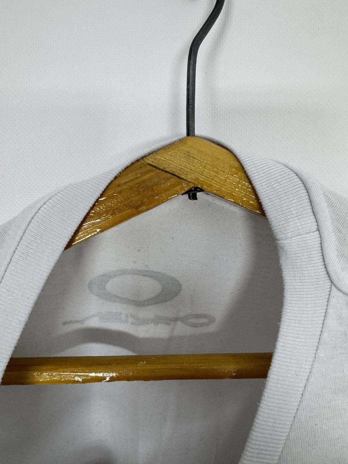 Oakley Vintage OAKLEY Center Logo T Shirt Hype Rare Gorpcore Size US L / EU 52-54 / 3 - 8 Thumbnail