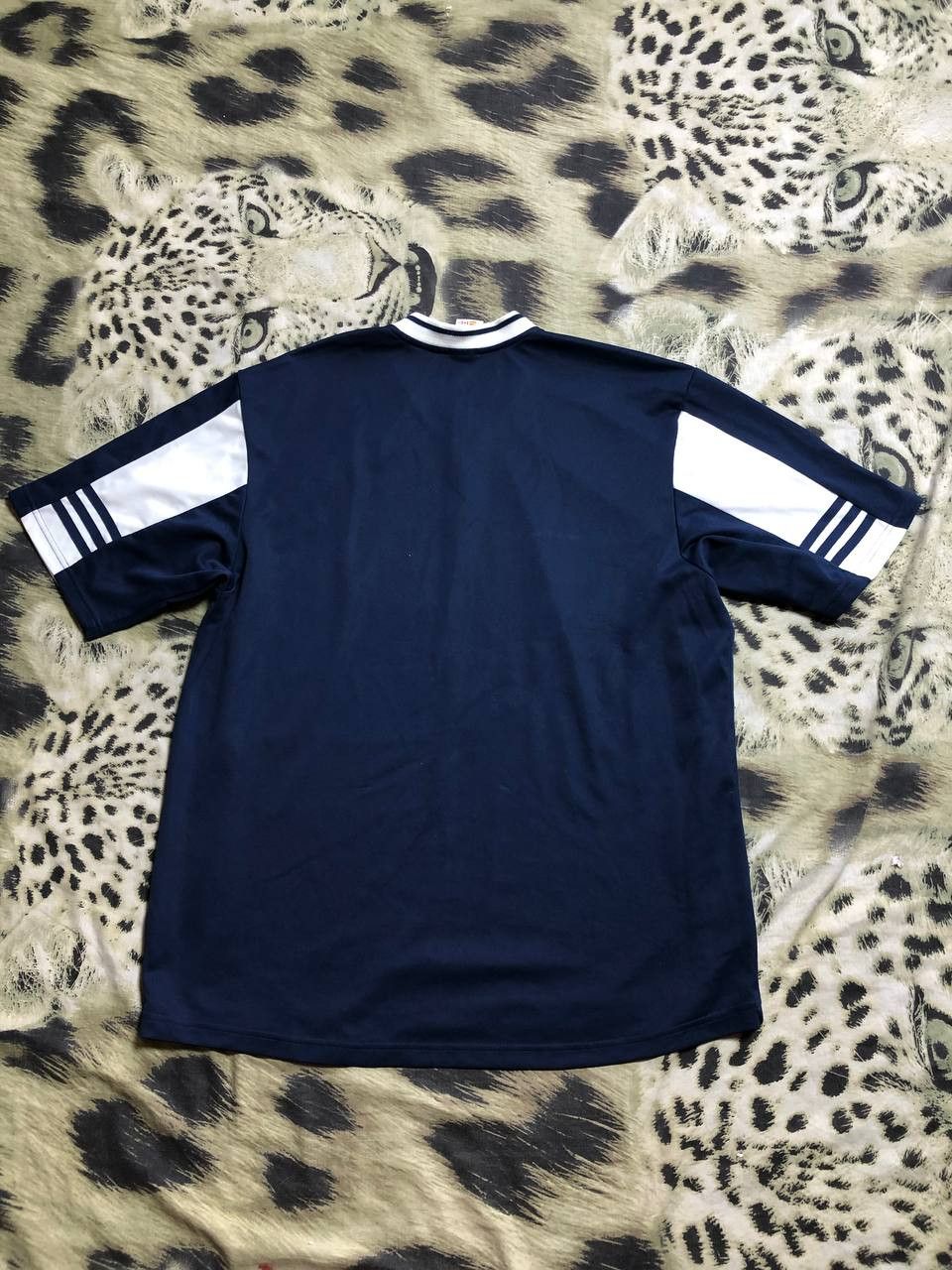 Adidas Vintage Adidas Embroidered Logo Short Sleeve T-Shirt Size XL Size US XL / EU 56 / 4 - 15 Thumbnail