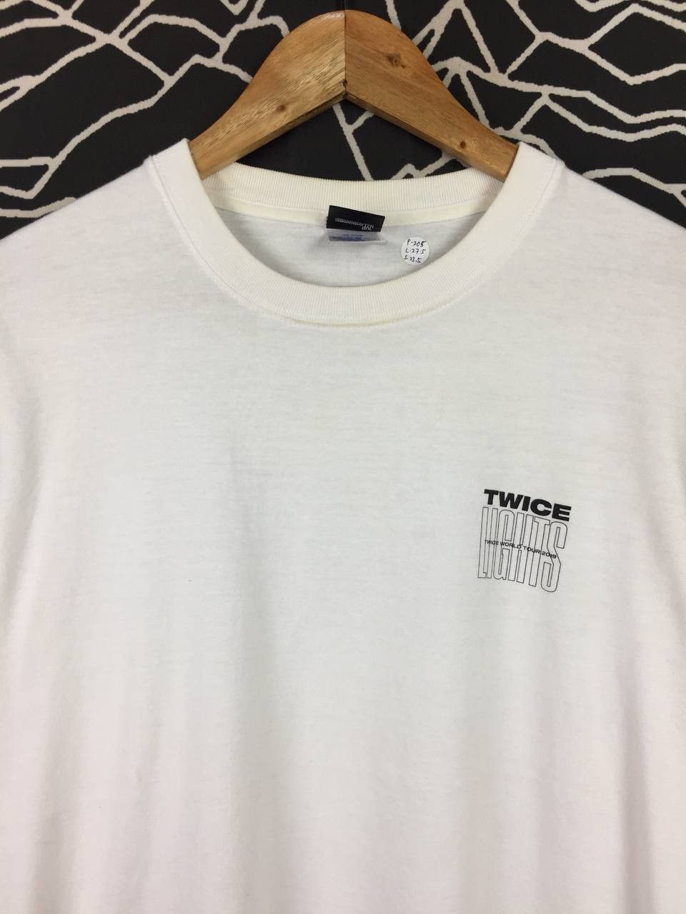 Band Tees Twice Kpop Group TWICELIGHTS World Tour 2019 Concert Tee Size US L / EU 52-54 / 3 - 3 Thumbnail
