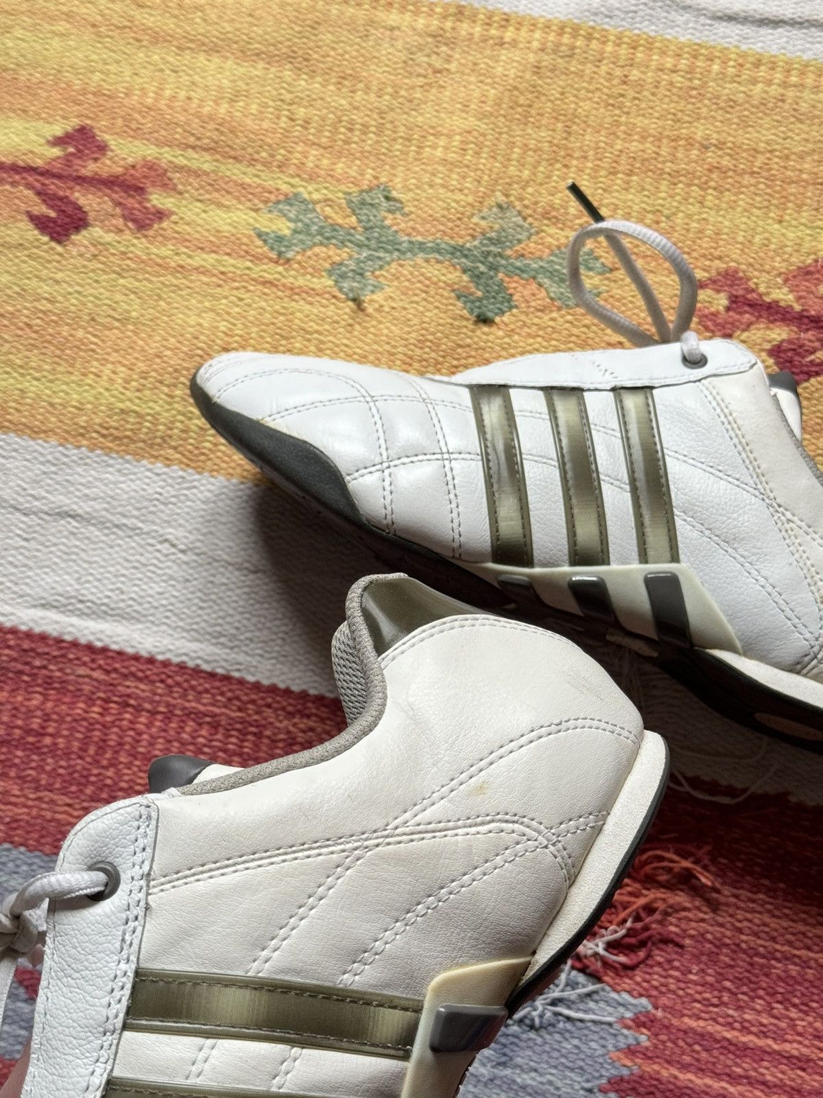 Vintage Vintage 2011 Adidas y2k White Leather Low Japanese Sneakers Size US 7 / EU 40 - 10 Thumbnail