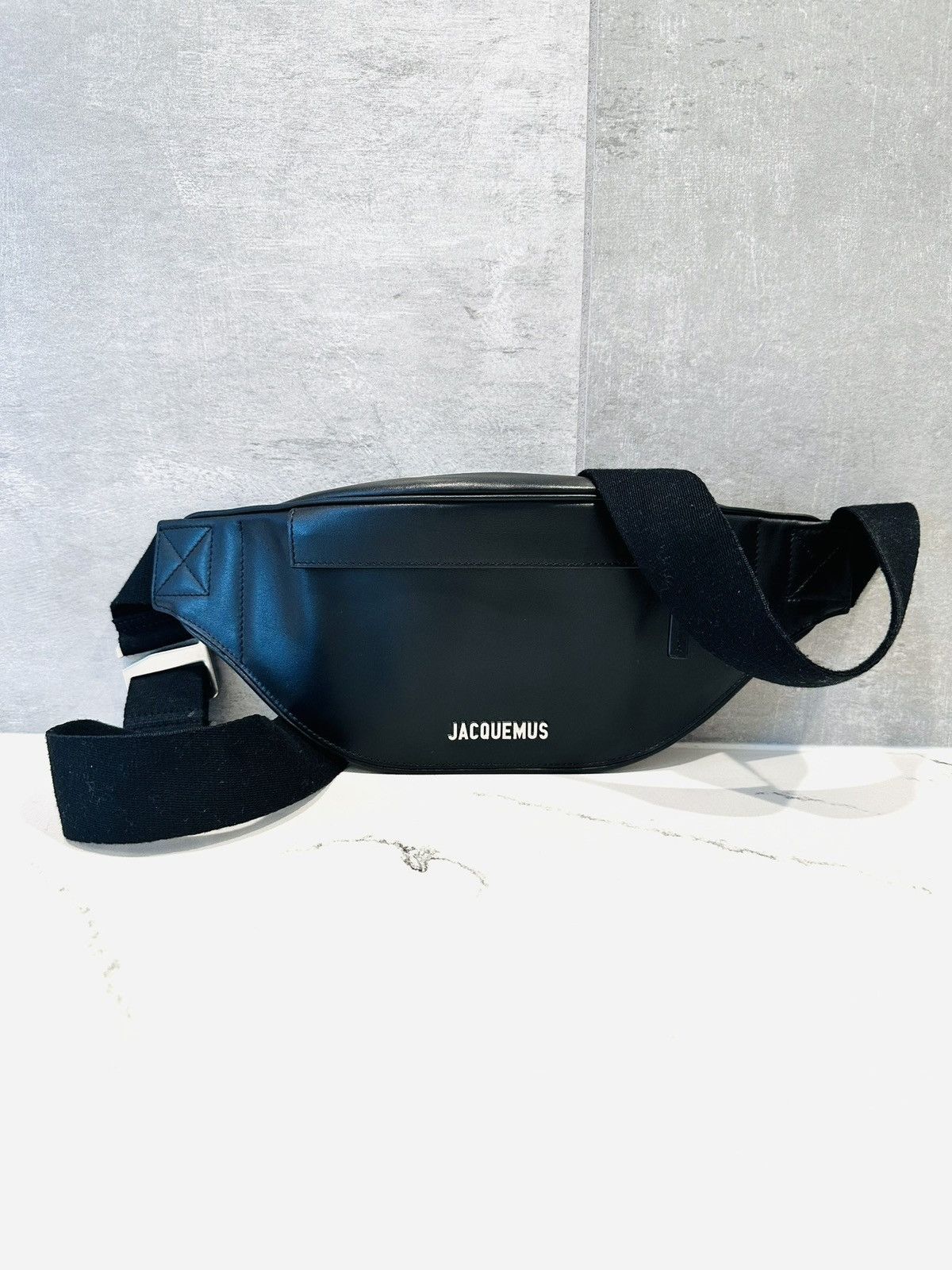 Jacquemus Jacquemus Leather Bumbag, New with Authenticity Tag Size ONE SIZE - 1 Thumbnail