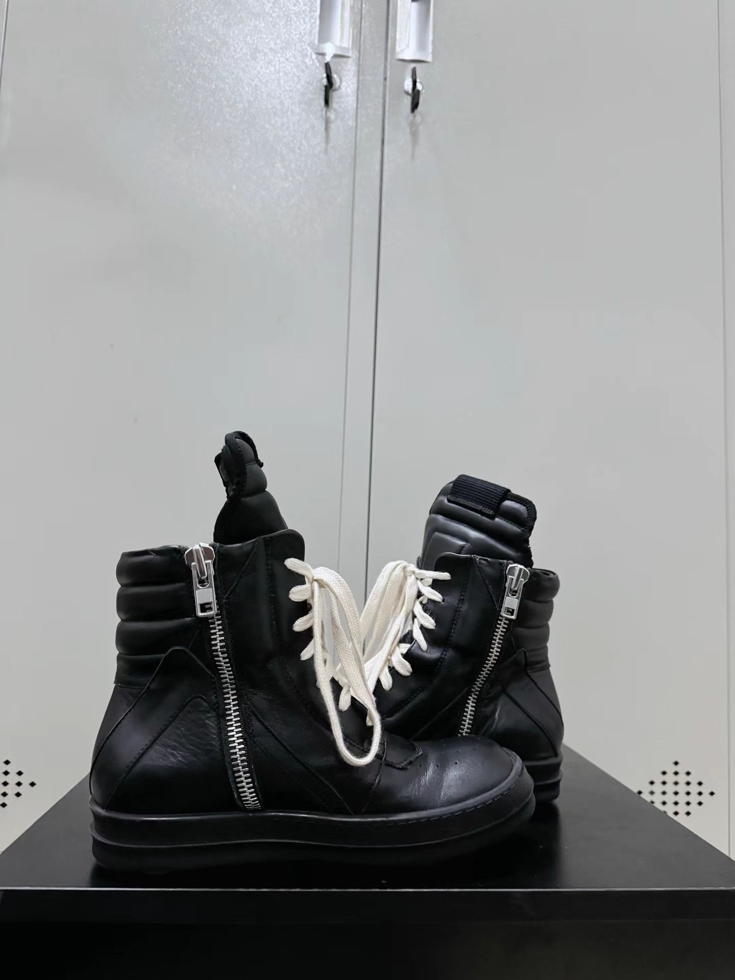 Rick Owens Rick Owens black "Reverse Triangle" sneakers Size US 5 / IT 35 - 6 Thumbnail