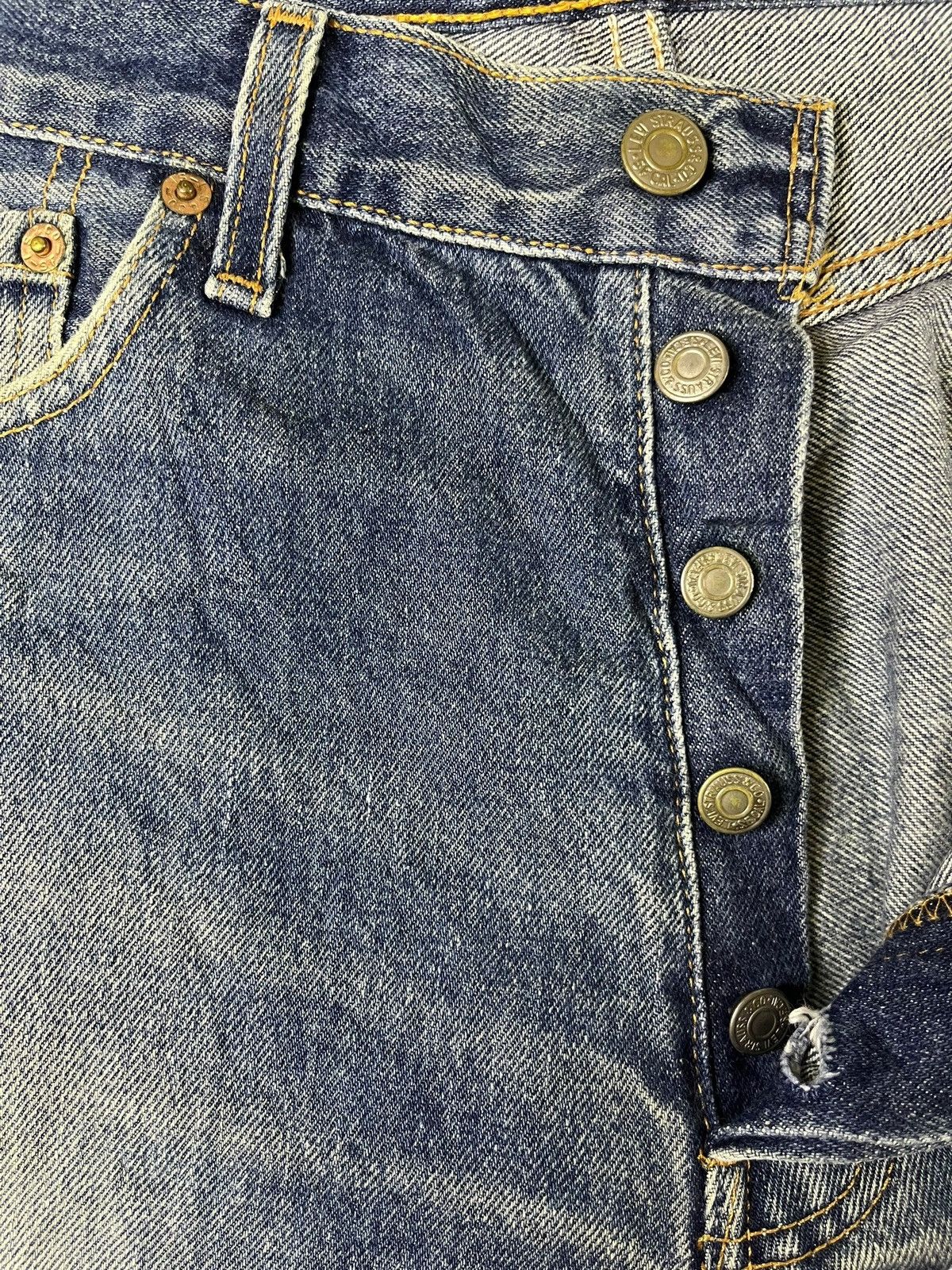 Levi's × Levi's Vintage Clothing Vintage 90s Levis 501 Faded Wash Ripped Blue Jeans Size US 30 / EU 46 - 3 Thumbnail