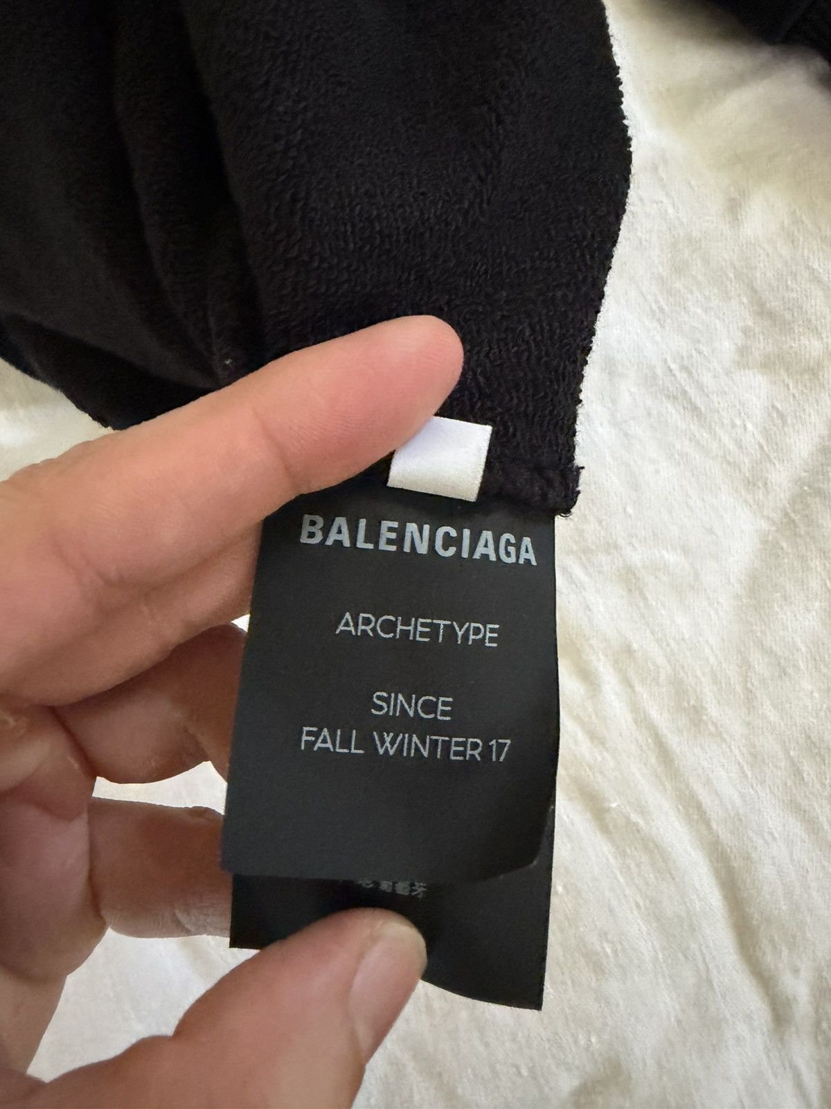 Balenciaga Balenciaga classic middle back logo hoodie Size US S / EU 44-46 / 1 - 5 Thumbnail
