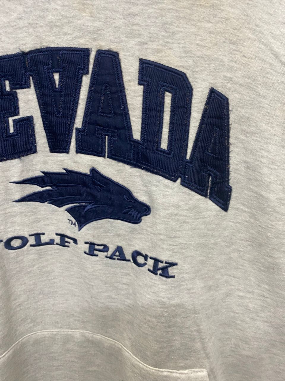 Vintage Vintage Nevada Wolf Park Distressed Hoodies Size US XL / EU 56 / 4 - 3 Thumbnail