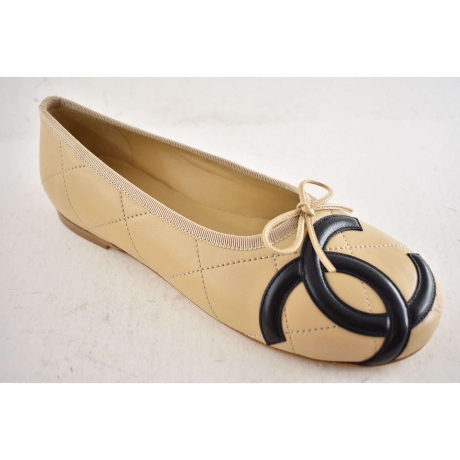 Chanel Chanel Coco Beach Cambon Beige Black CC XL Logo Flats 37 Size US 6 / IT 36 - 7 Thumbnail