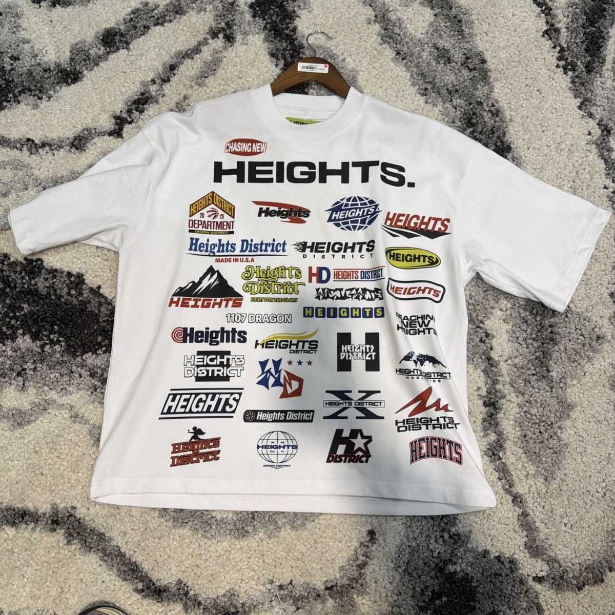 Cape Heights Heights District Graphic SHORT Sleeve Chasing New Heights Size US M / EU 48-50 / 2 - 3 Thumbnail
