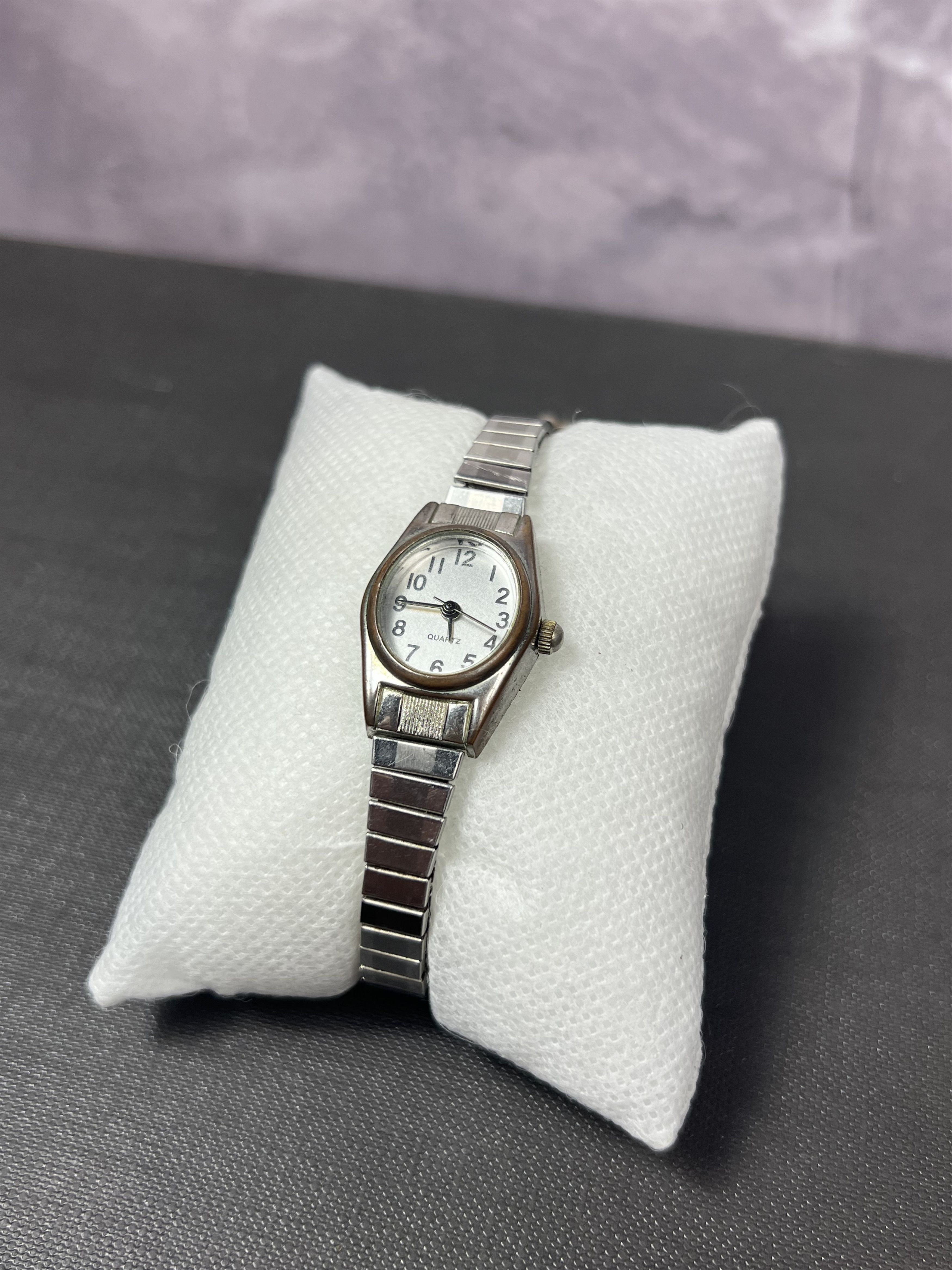 Vintage Futuristic Minimalistic Quartz Japanese Style Bracelet Watch Size ONE SIZE - 8 Thumbnail