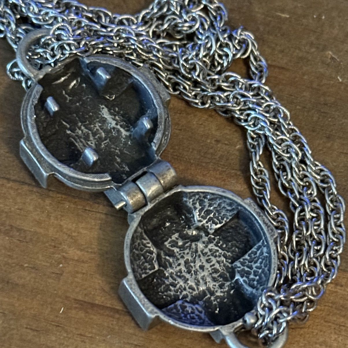 Other Silver tone Celtic cross memorial locket pendant necklace Size ONE SIZE - 6 Thumbnail
