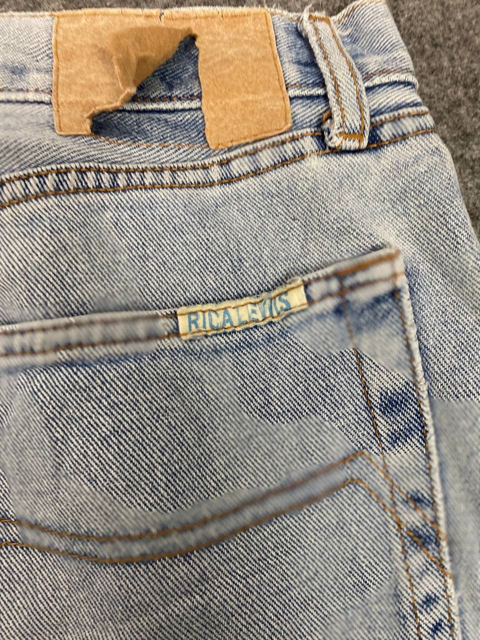 Jean rica lewis lightwash distressed denim Size US 32 / EU 48 - 4 Thumbnail