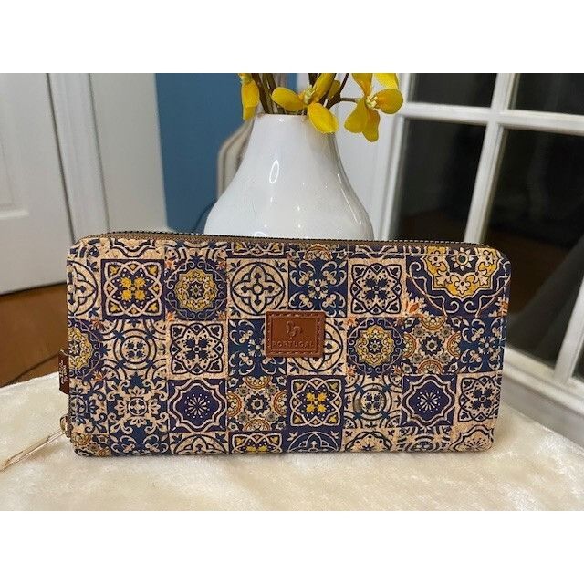 The Unbranded Brand Sustainable Luxury | Long CORK Wallet from Portugal – Eco-Fr Size ONE SIZE - 1 Thumbnail